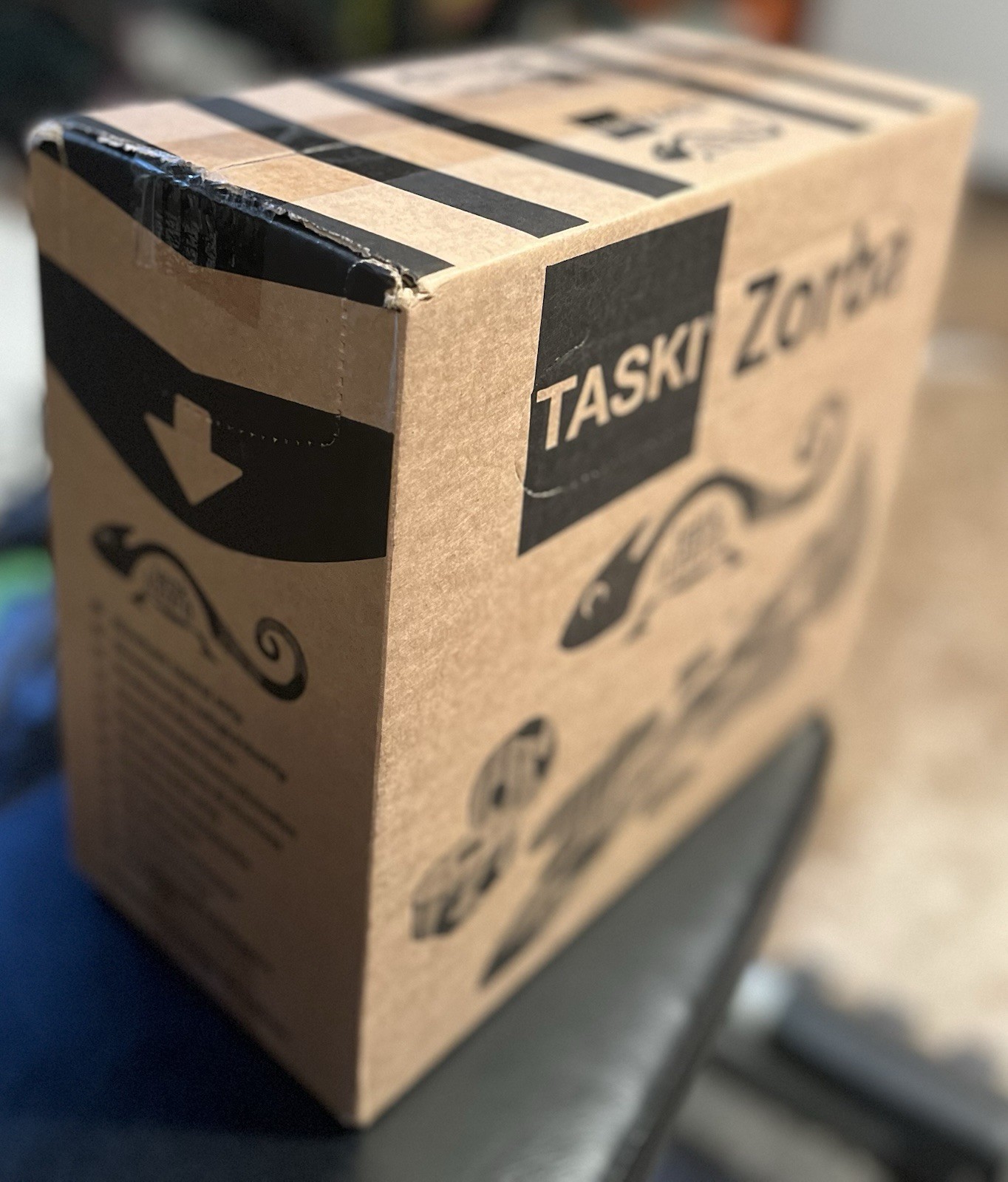 Diversey 7523269 Taski Zorba Leak Lizard – Soaks Up Leaks to Stop Slips, 1 PC