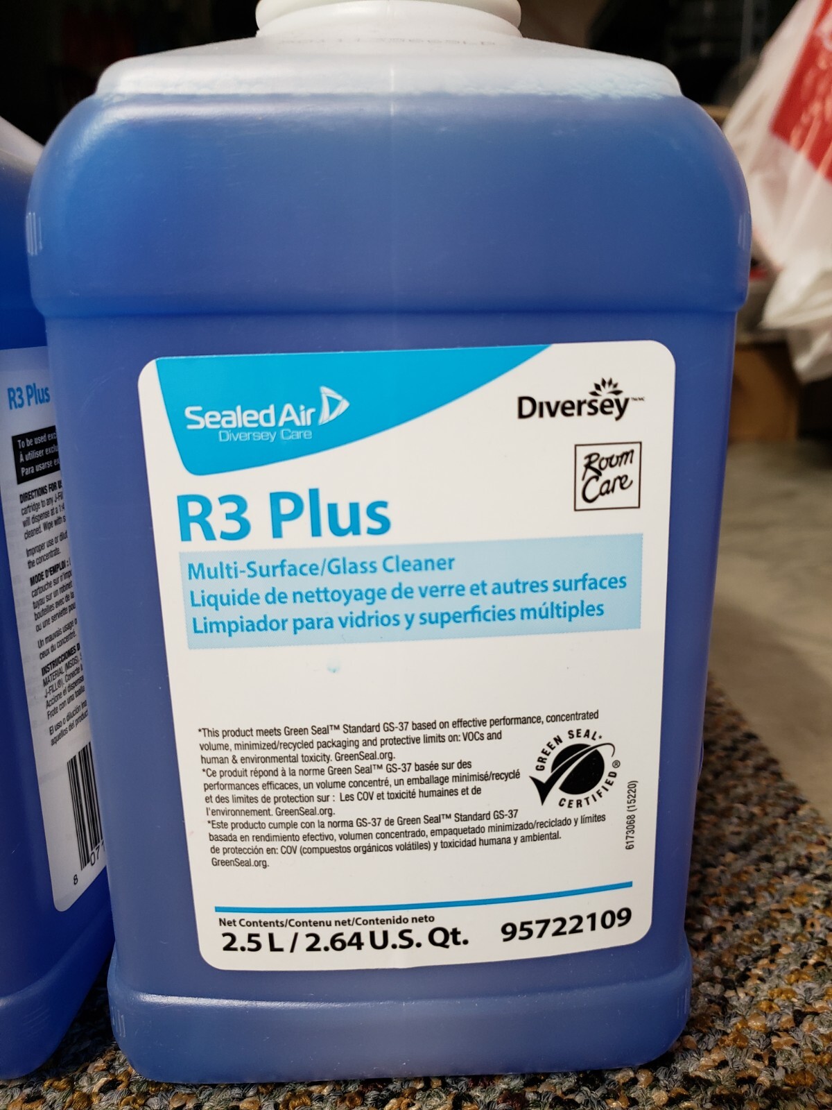 Lot of 2 Diversey 95722109 RoomCare R3 Plus 2.5 L Multi-surface & Glass Cleaner