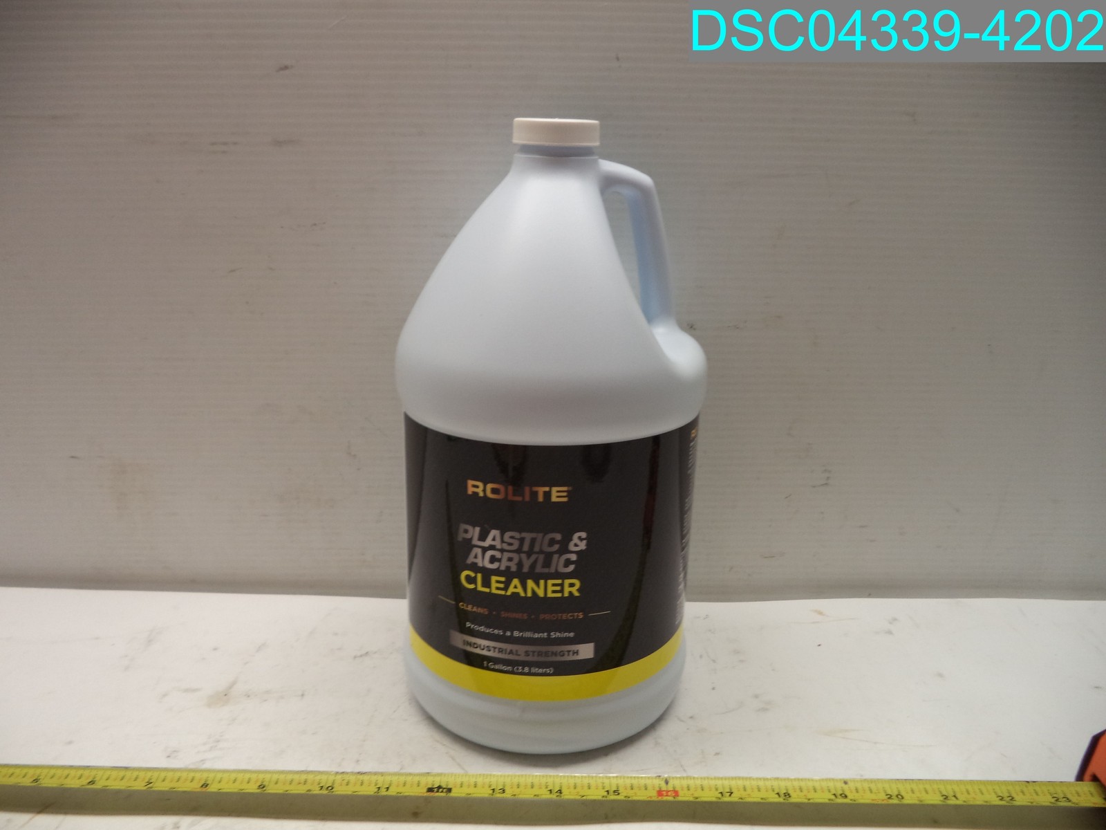 ROLITE Plastic & Acrylic Cleaner 1 Gallon Bottle 852839007404