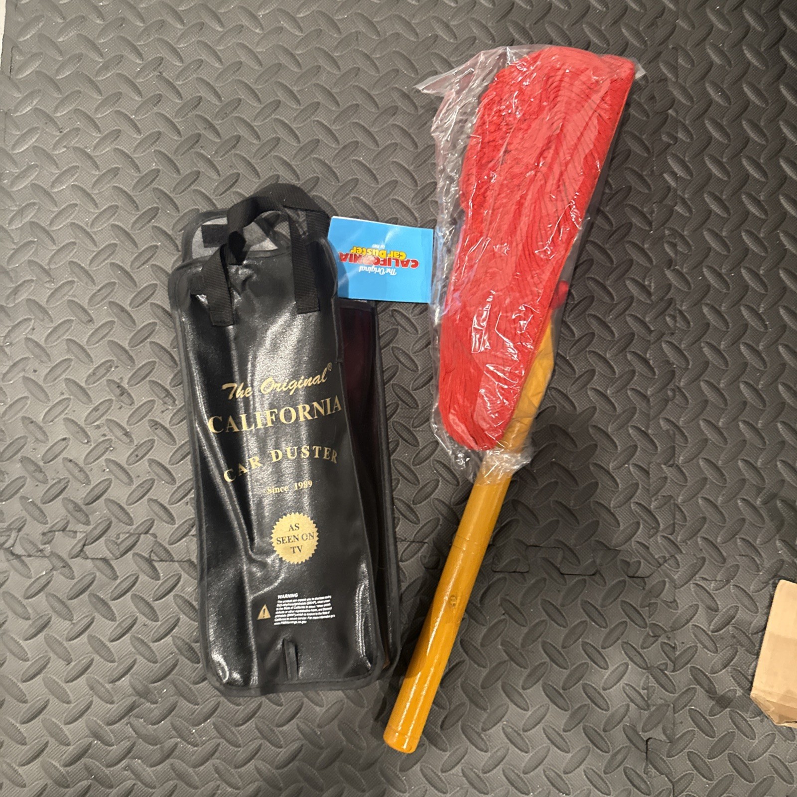 62442 Standard Car Duster with Wooden Handle,Red