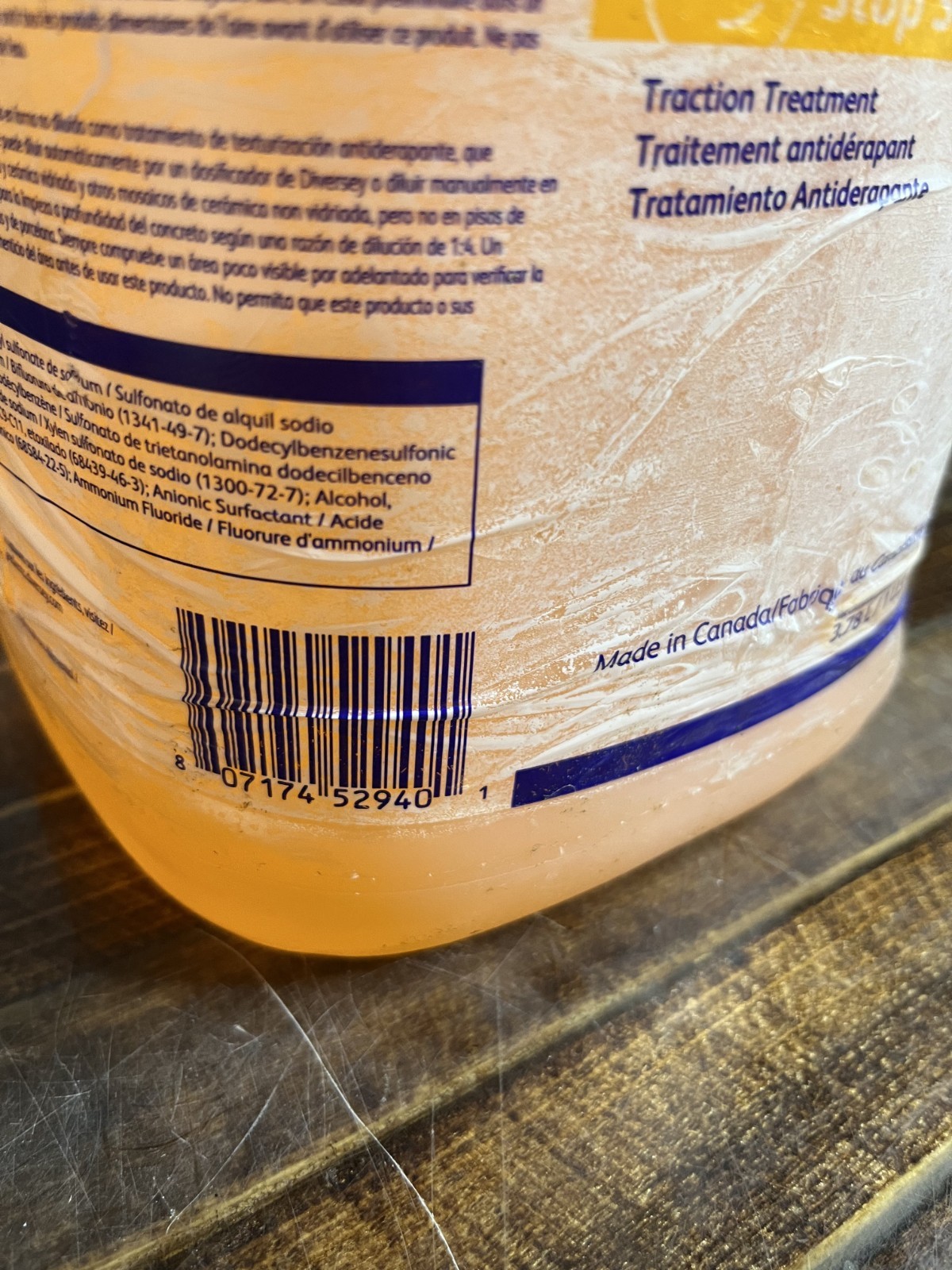 Diversey Grip Strip Traction Treatment 3.78L / 1 Gal Floor Cleaner
