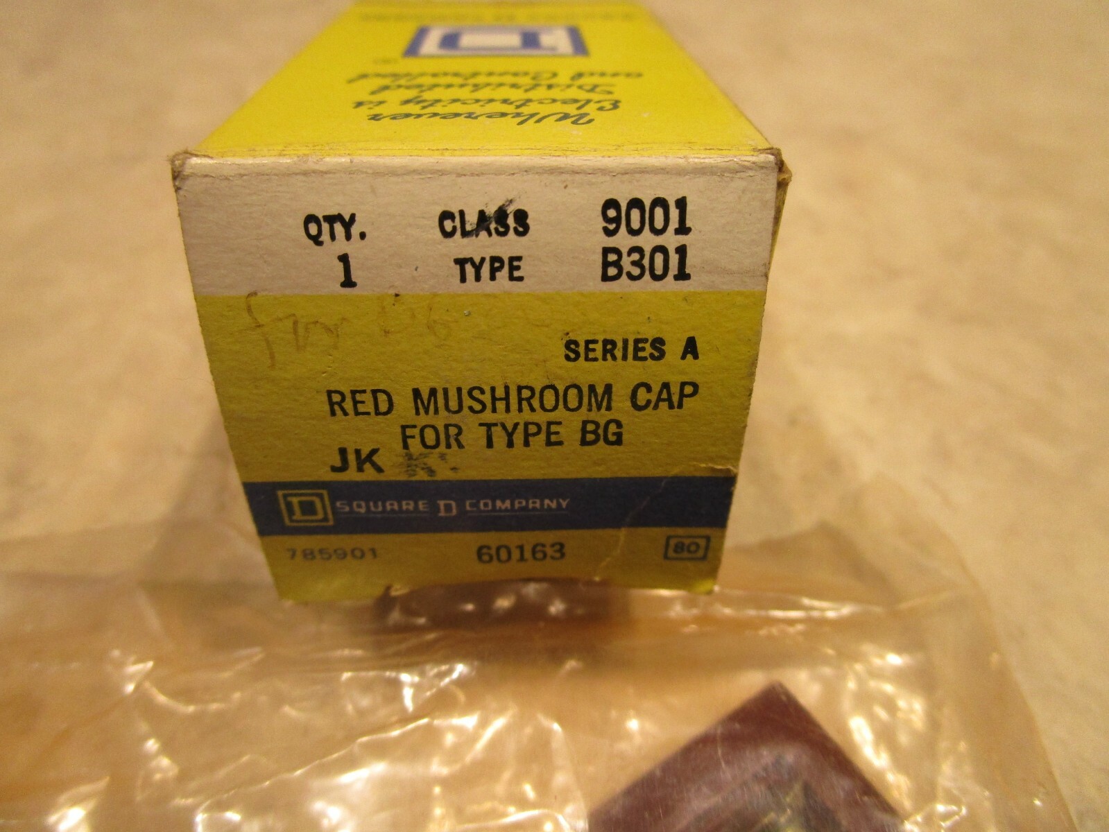 SQUARE D 9001B301, MUSHROOM CAP TYPE B +OPTIONS, F0296