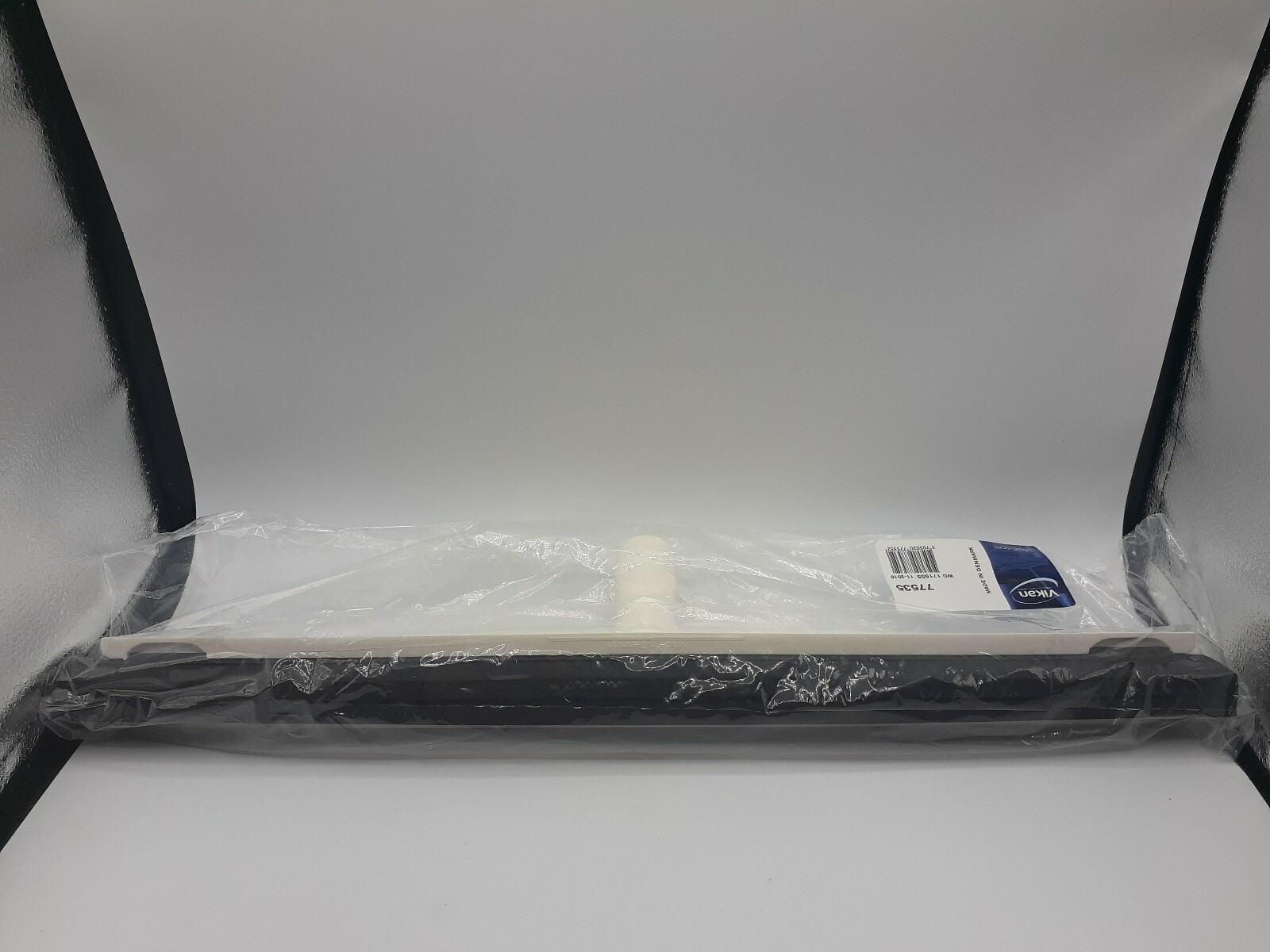 Vikan 77535 White 20″ Wide Floor Squeegee Head Straight Double Threaded NIP