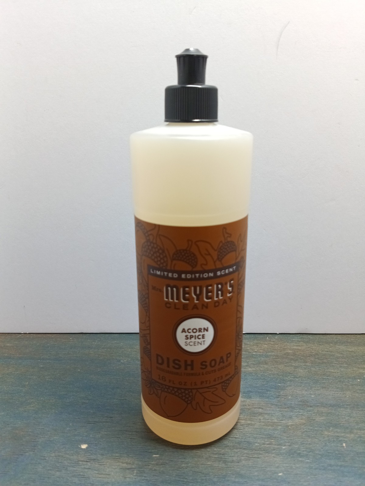Mrs. Meyer’s Clean Day Dish Soap Acorn Spice 16 fl oz Limited Edition NOS