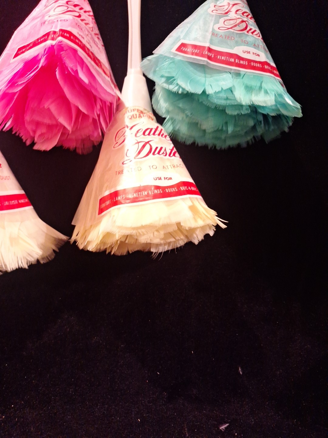 Vtg Feather Dusters Retro Plastic Handle NOS Movie Costume Prop – Lot of 4