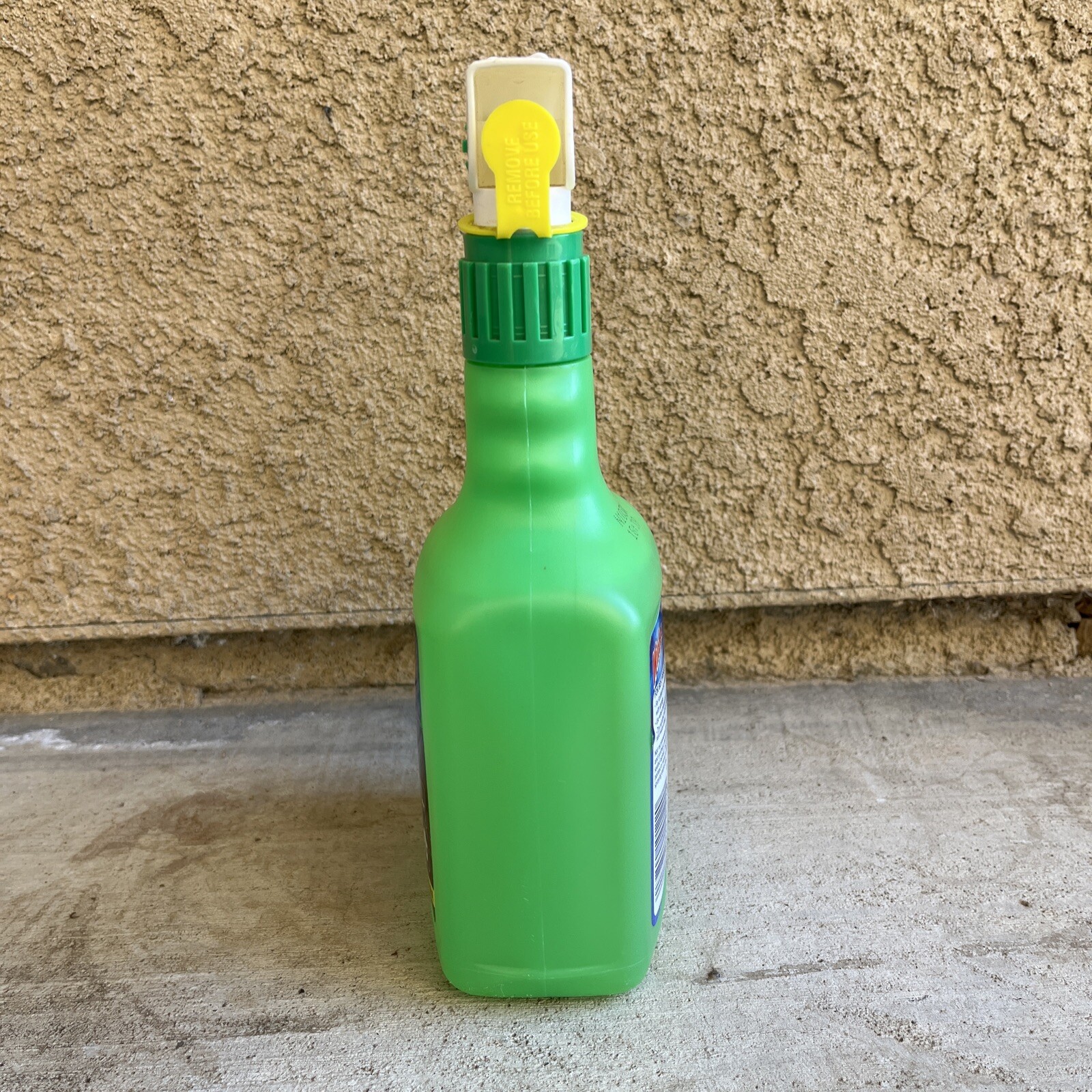 Windex OUTDOOR Glass Patio Cleaner 32 oz. Hose Spray Streak-Free Shine