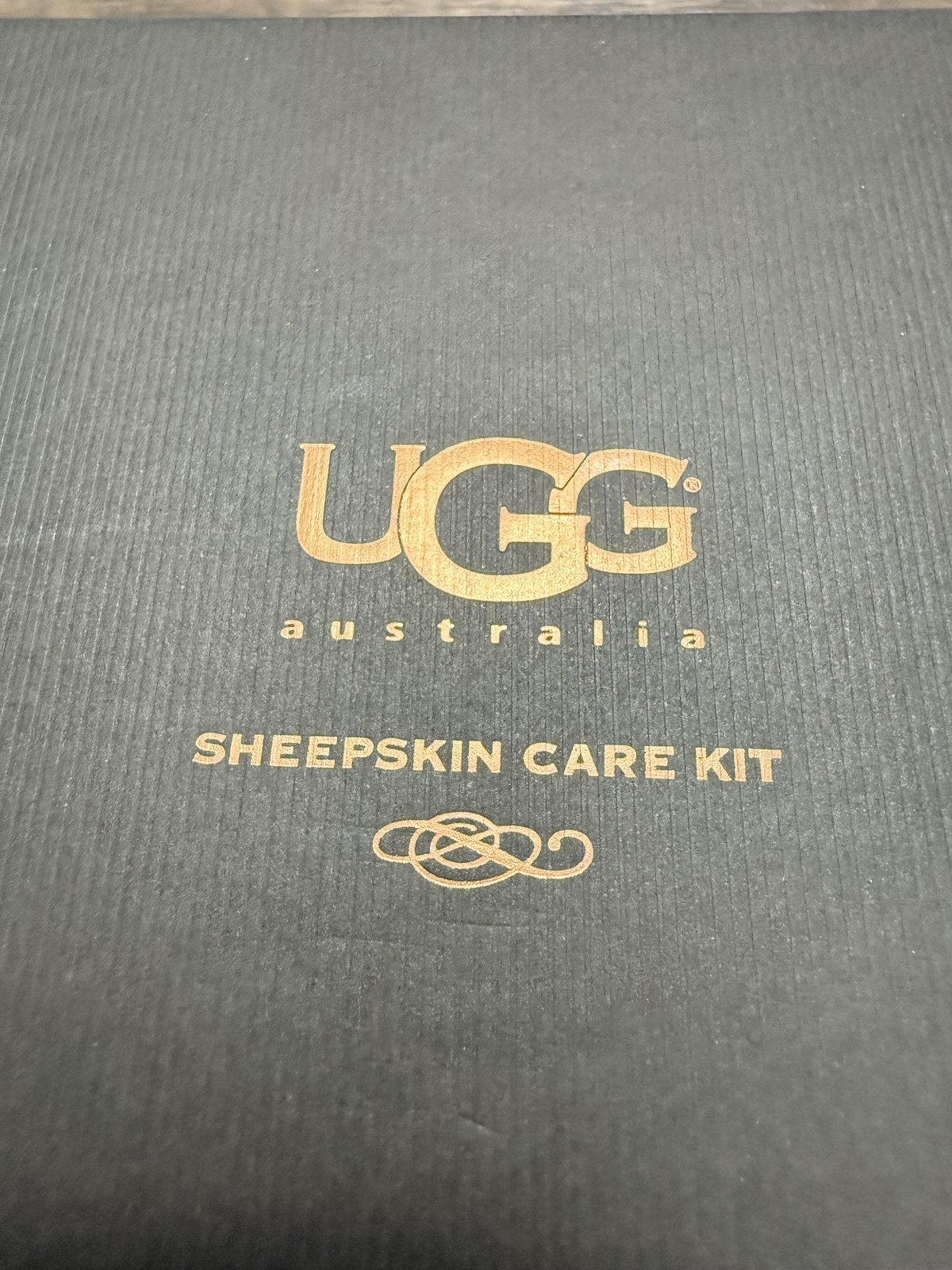 UGG Sheepskin Care Kit 4 Piece Cleaner Protector Freshener Brush Leather Box