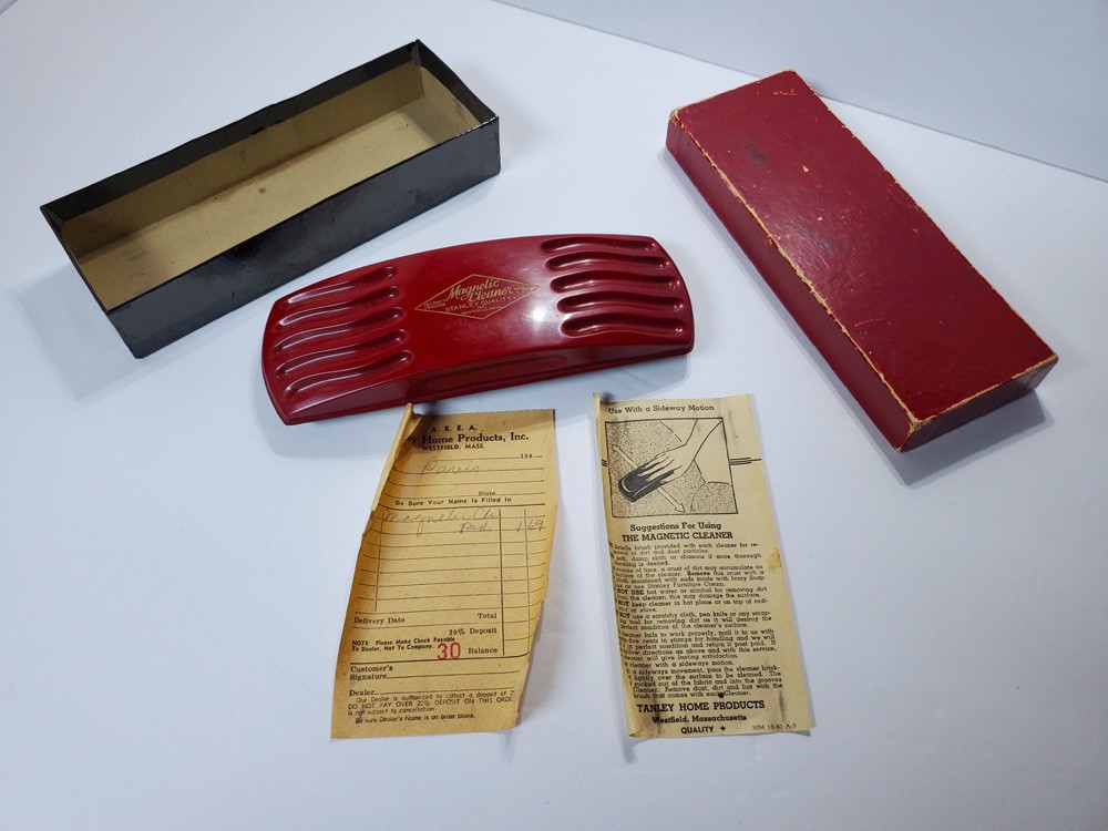 1950s STANLEY MAGNETIC CLEANER Red Black Bakelite Brush Original Box & Papers