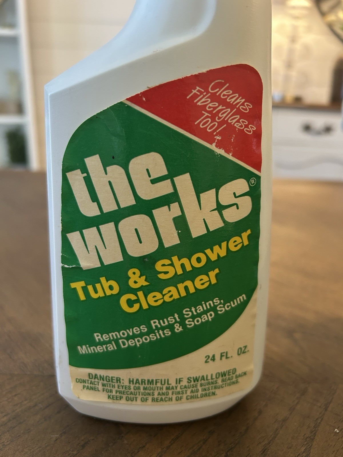 The Works Tub & Shower Cleaner (2) Rust Stains Hard Water Buildup See Descrip