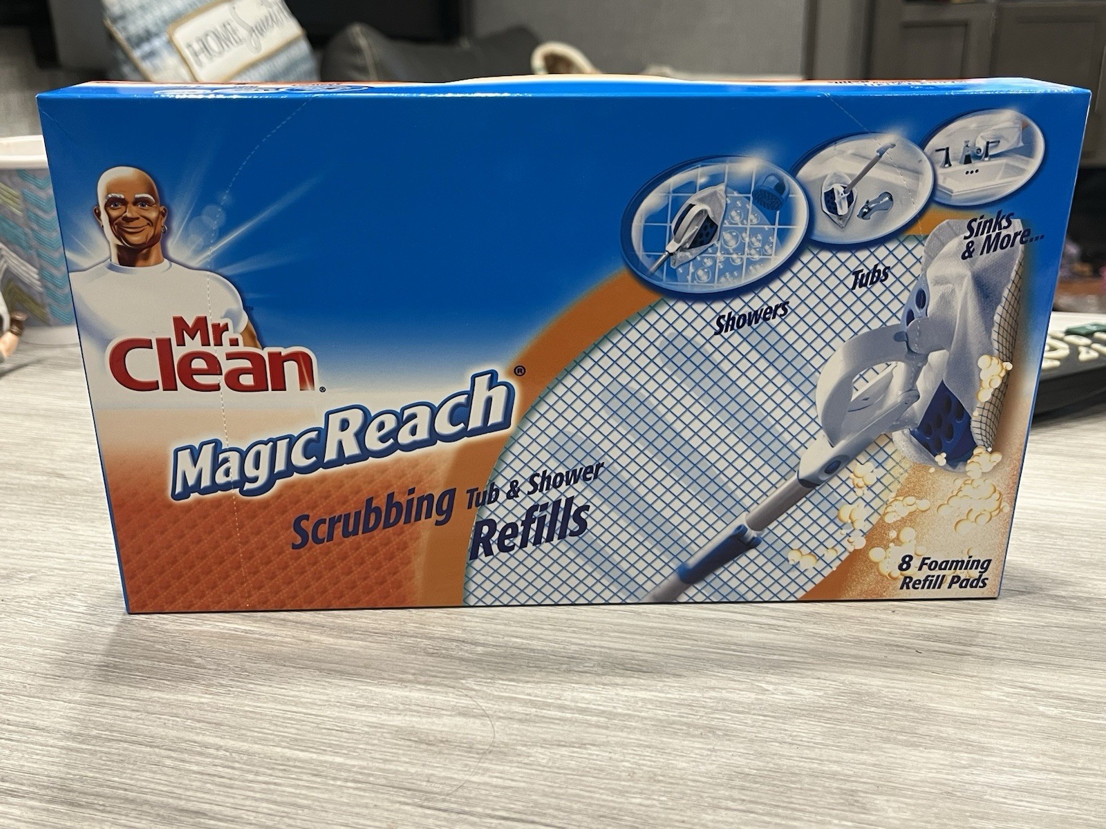 New Mr. Clean Magic Reach Scrubbing Tub And Shower 8 Foaming Refill Pads