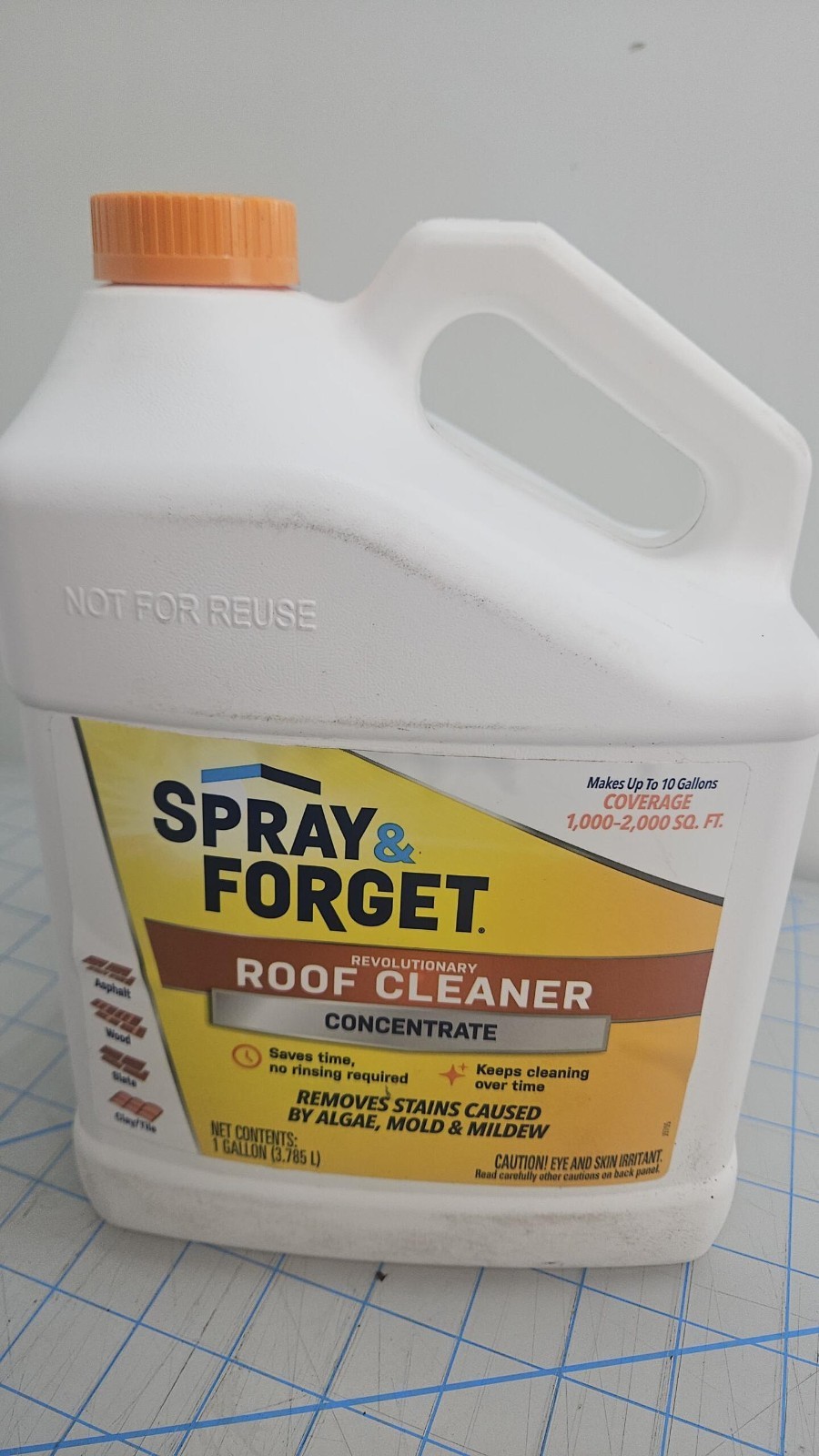 Spray & Forget 1-Gallon Concentrated Mold Mildew Roof Cleaner Makes Up To 10 G