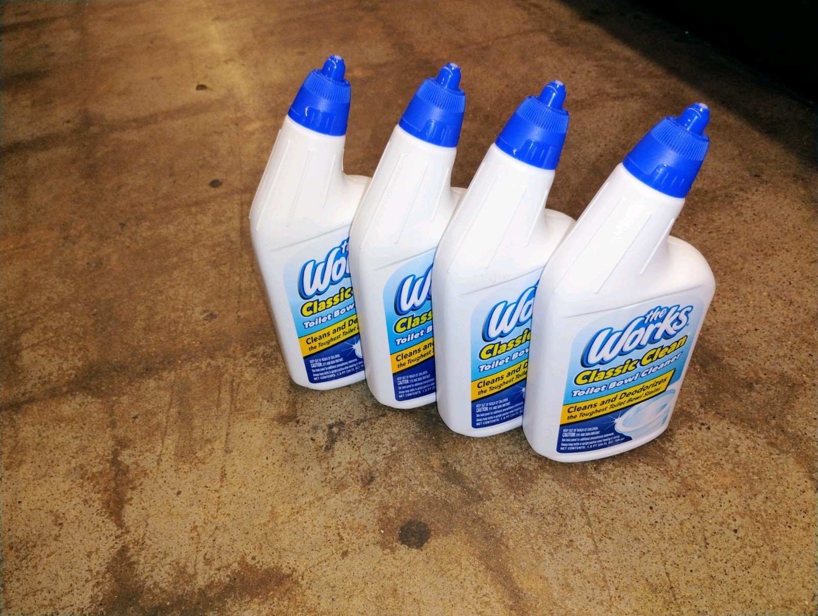 4 Packs The Works Toilet Bowl Cleaner 24oz each FAST SHIPPING