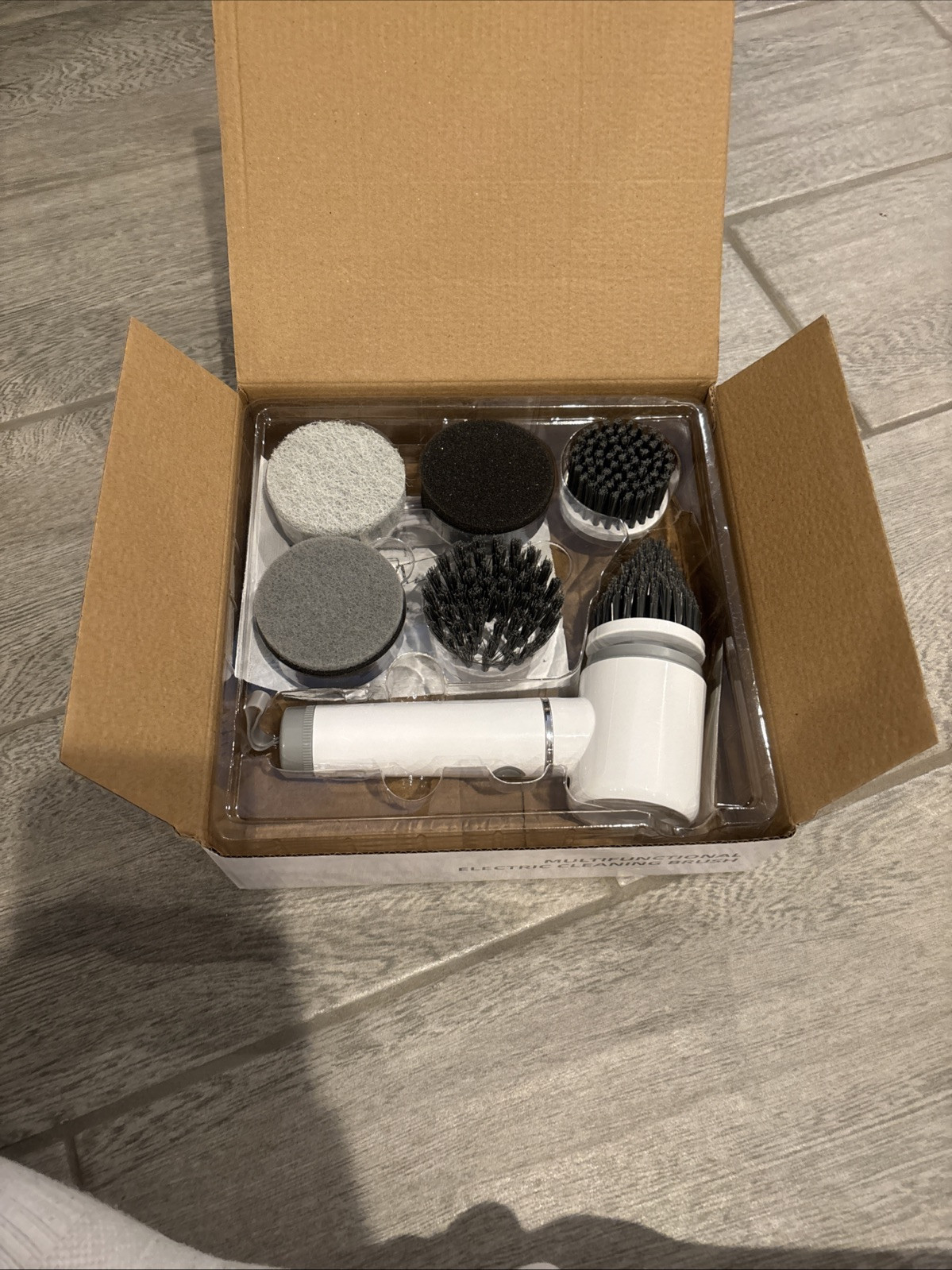 Electrical cleaning brush with six different cleaning heads made in China