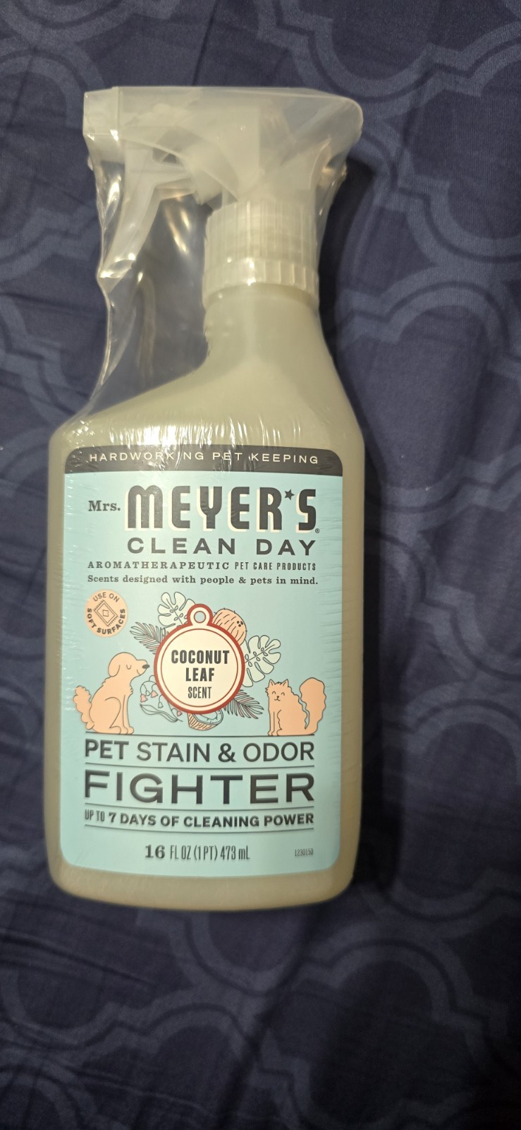 MRS. MEYER’S CLEAN DAY Pet Stain and Odor Fighter, Coconut Leaf Scent, 16oz