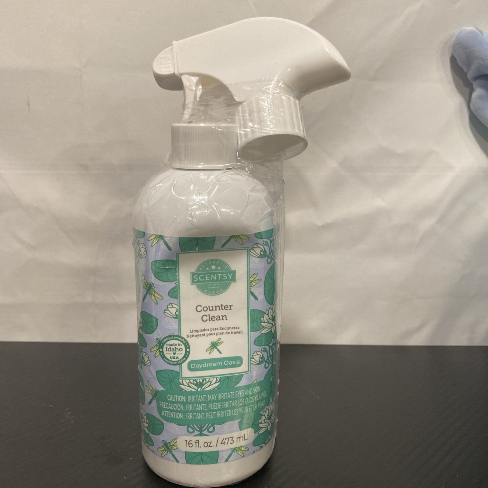 Scentsy Counter Clean New W/Spray – Daydream Oasis – Discontinued – New W/ Spray