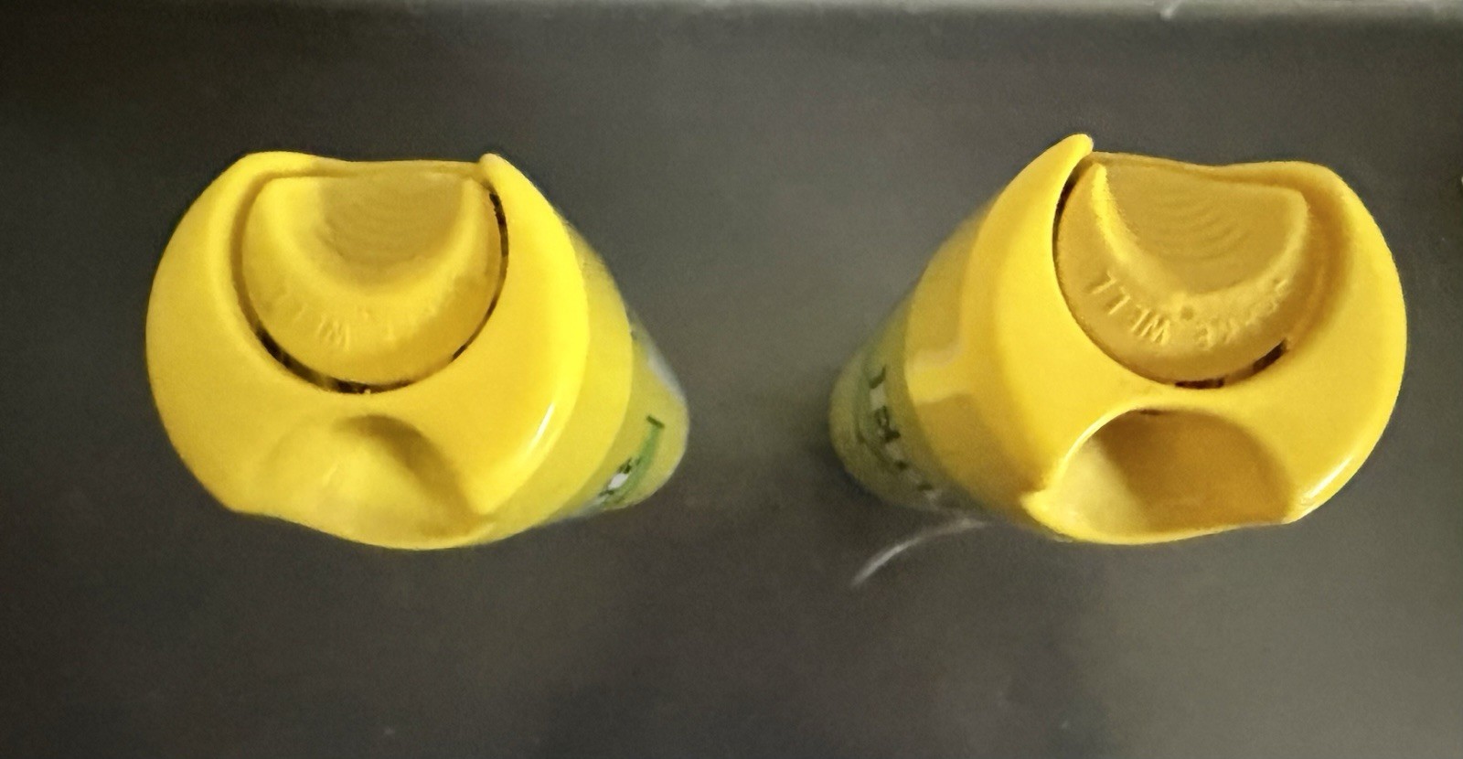 Lot Of 2 Lemon Endust 1995, No Wax Cleaning & Dusting Spray, 10 oz, FULL! NOS!