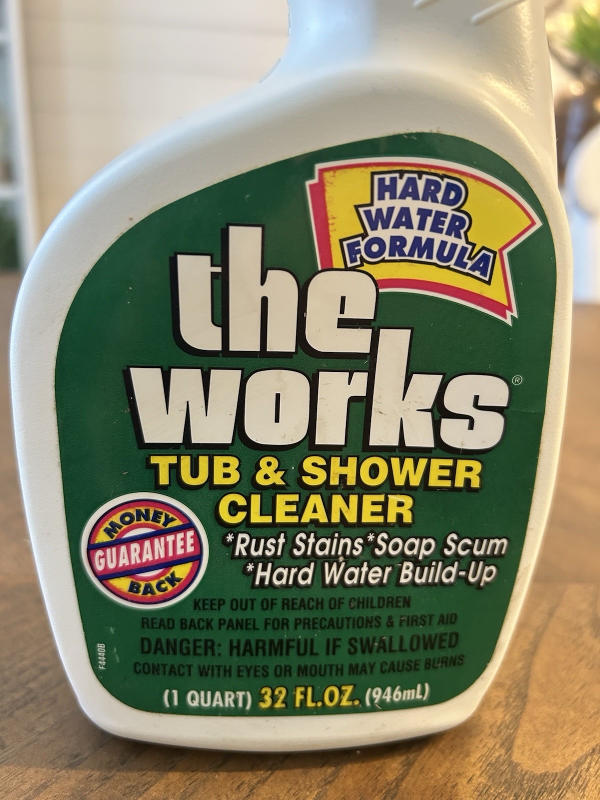 The Works Tub & Shower Cleaner (2) Rust Stains Hard Water Buildup See Descrip