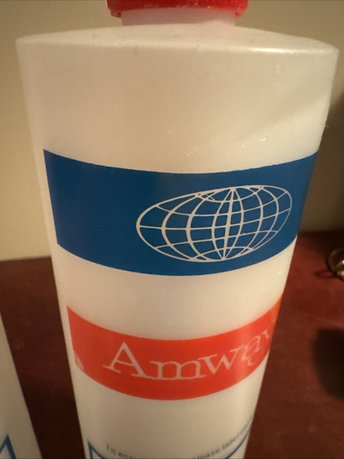 Two Vintage 1975 Amway Plastic Squirt Top Bottles 16 Oz Cleaner Dispenser 2 Cup