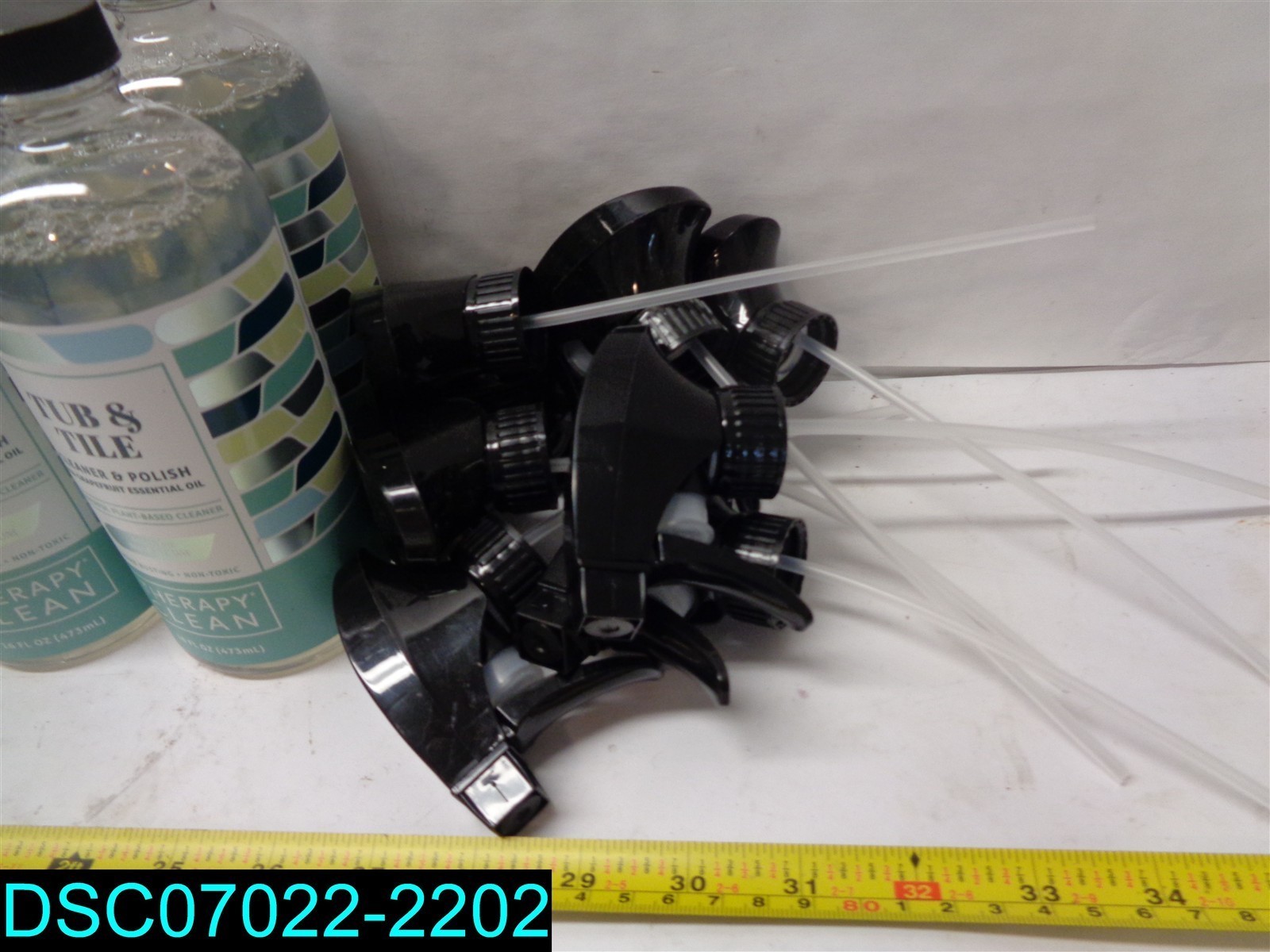 QTY=160oz: (10 X 16oz) Therapy Clean Tub & Tile