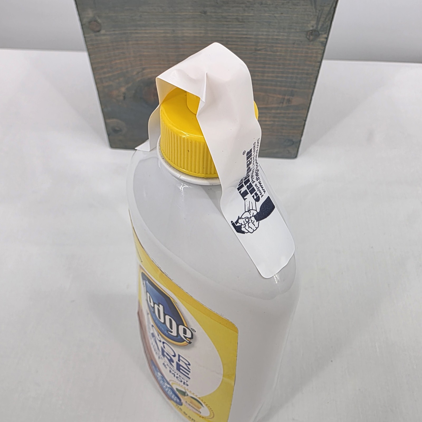 Pledge Floor Care Hardwood Cleaner Squirt & Mop Lemon Scent 27 Oz NEW Bottle