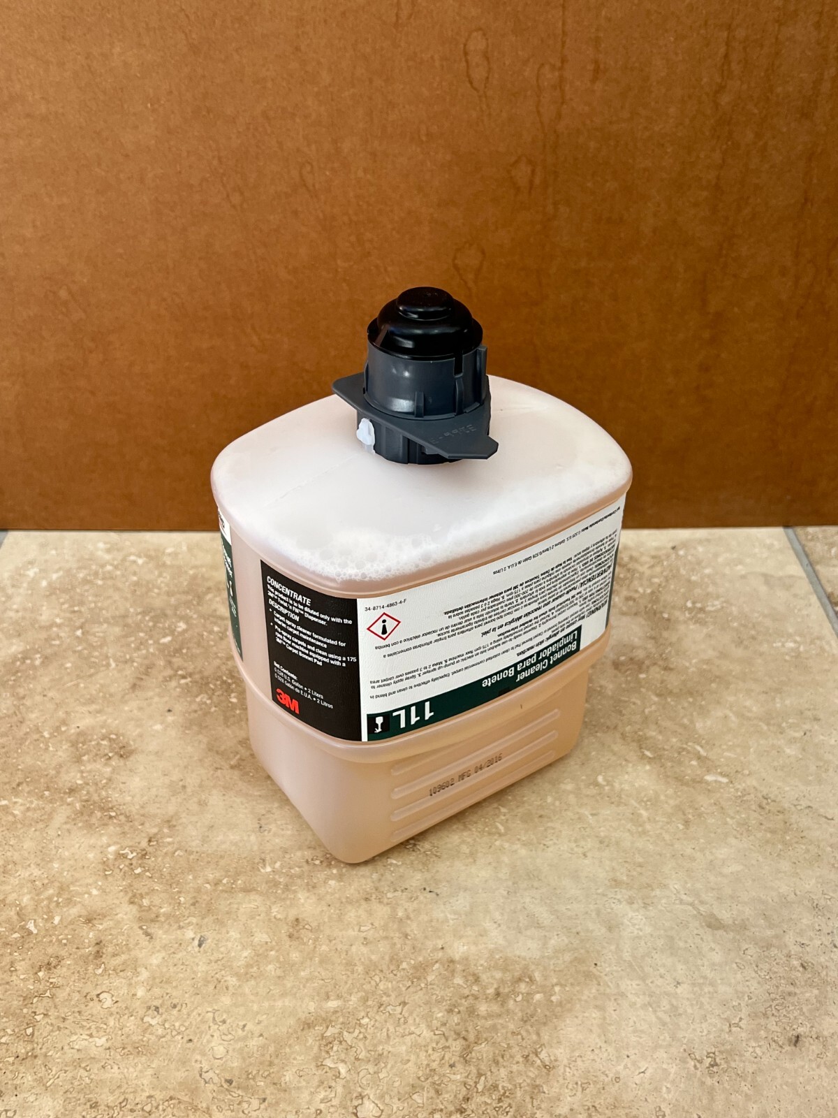 3M™ Scotchgard™ Bonnet Cleaner Concentrate 11L 25982, Black Cap, 2 Liter