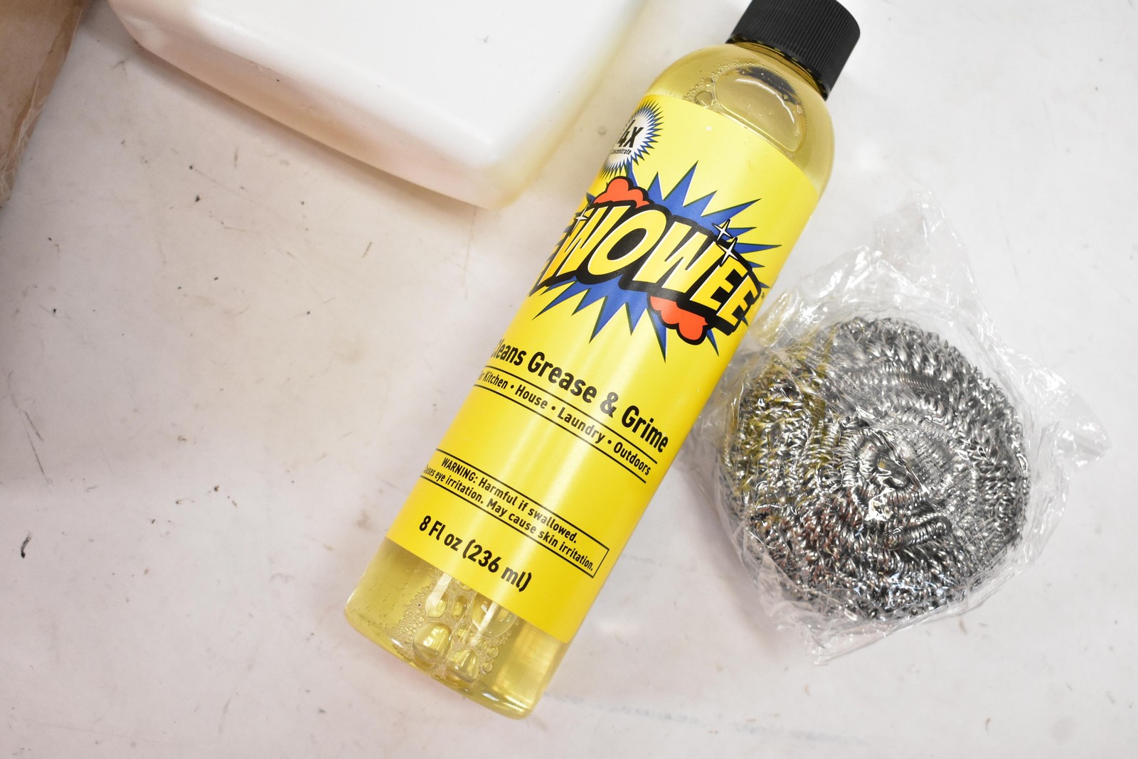 WOWEE Spray Bottle 22oz White Pump Sprayer 3 Pack Cleaner Set With Scrubber
