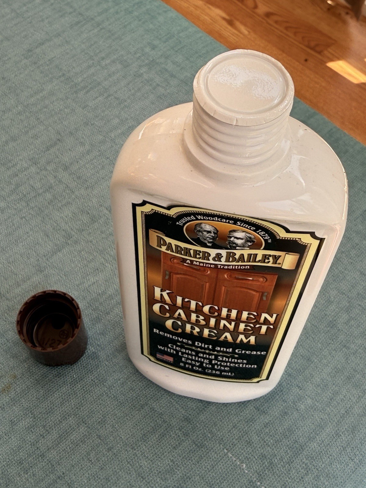 PARKER & BAILEY KITCHEN CABINET CREAM – remove dirt and grease cleans and shines