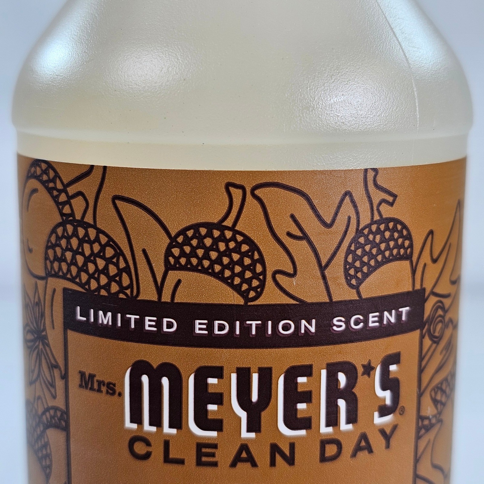 Mrs Meyers Clean Day Acorn Spice Multi-Surface Everyday Cleaner 16oz Limited Ed