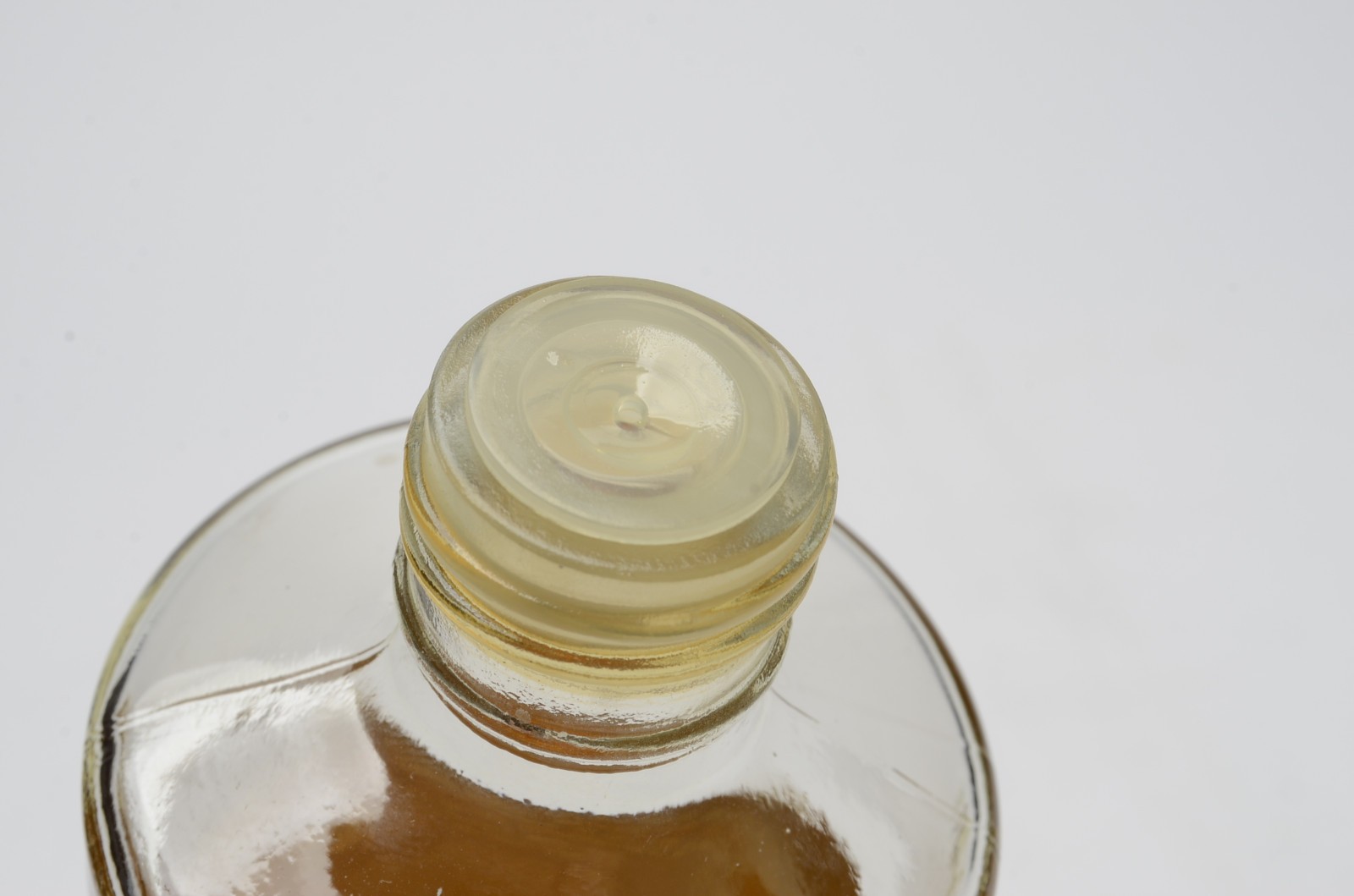 Old English Lemon Oil Furniture Polish 16 fl oz Approx 60% Full Glass Vintage
