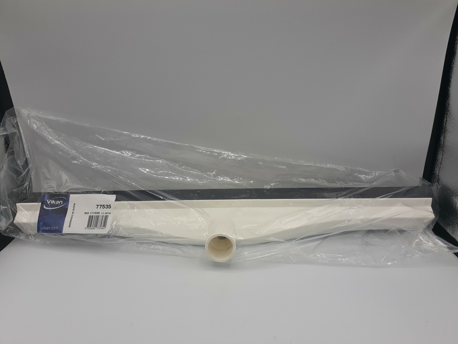 Vikan 77535 White 20″ Wide Floor Squeegee Head Straight Double Threaded NIP