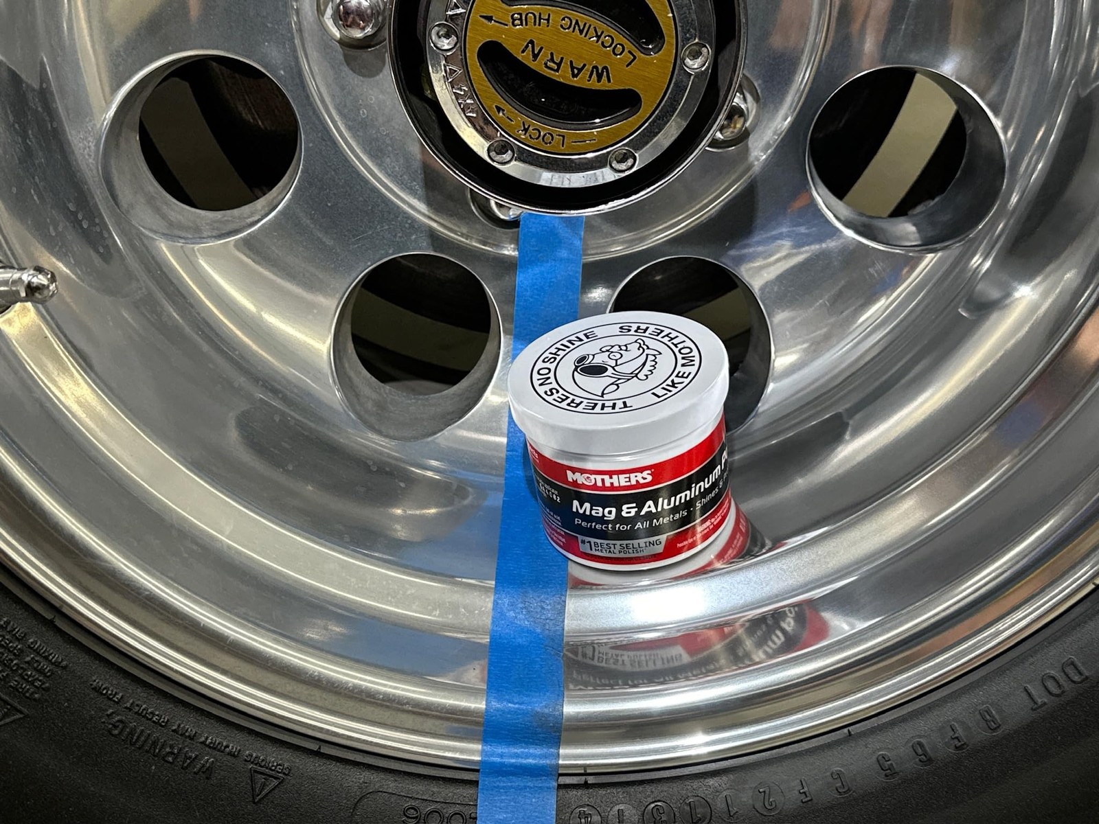 Mothers 05102 Mag & Aluminum Polish – 1 Gallon