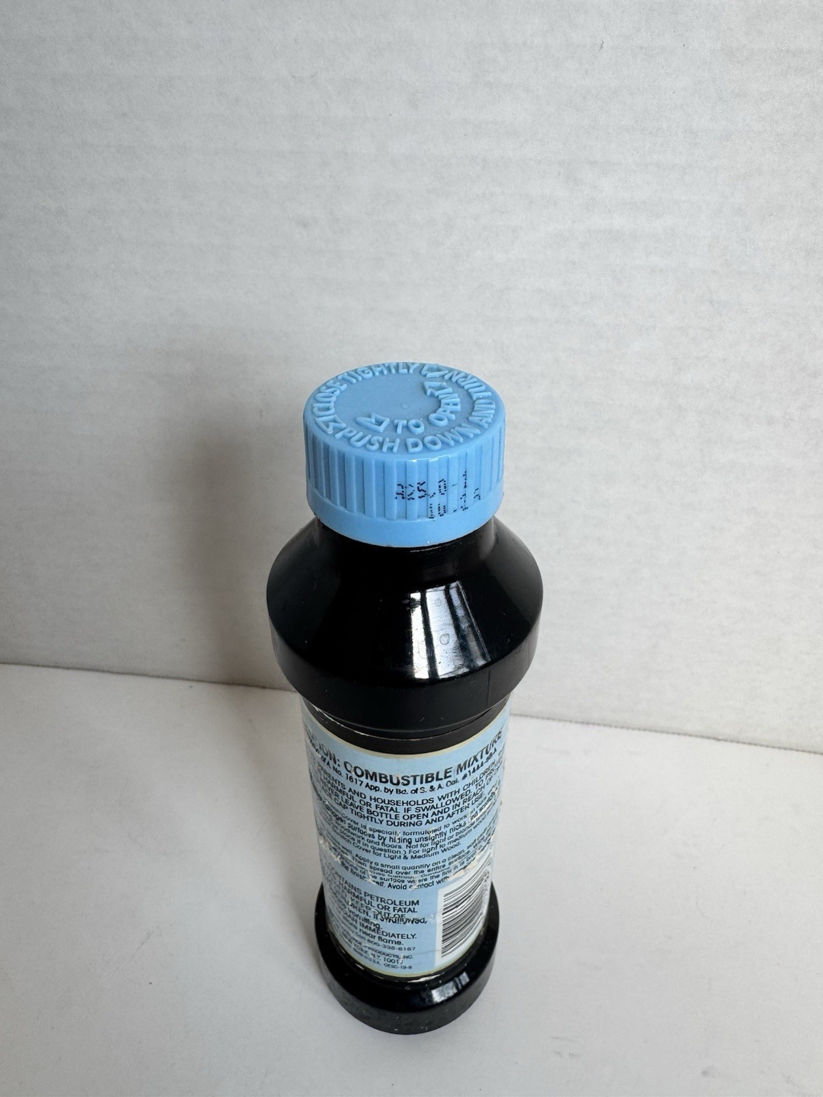 Vintage Old English Scratch Cover Dark Wood 8 oz Blue Lid 1990s Colman 90% Full