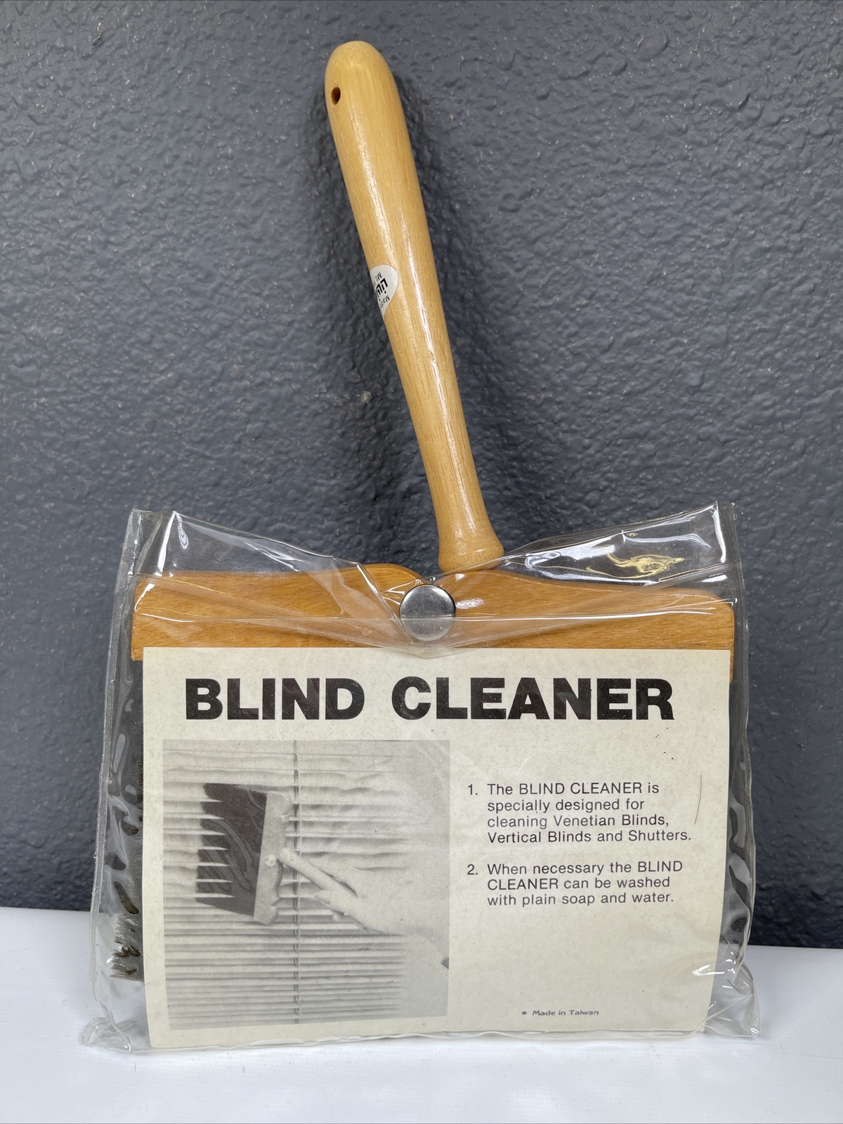 LILLIAN VERNON Vintage Blind Cleaner Wood Handle Made in Taiwan