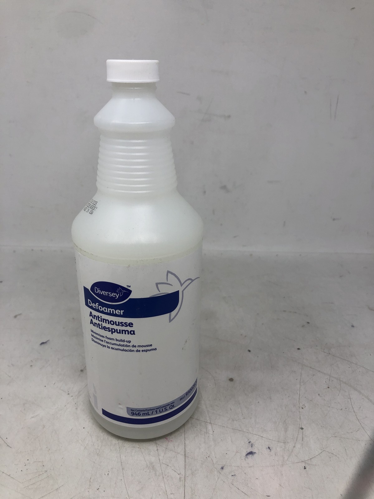 Diversey Defoamer Antimousse carpet Cleaner, Cream, Bland Scent 946ML
