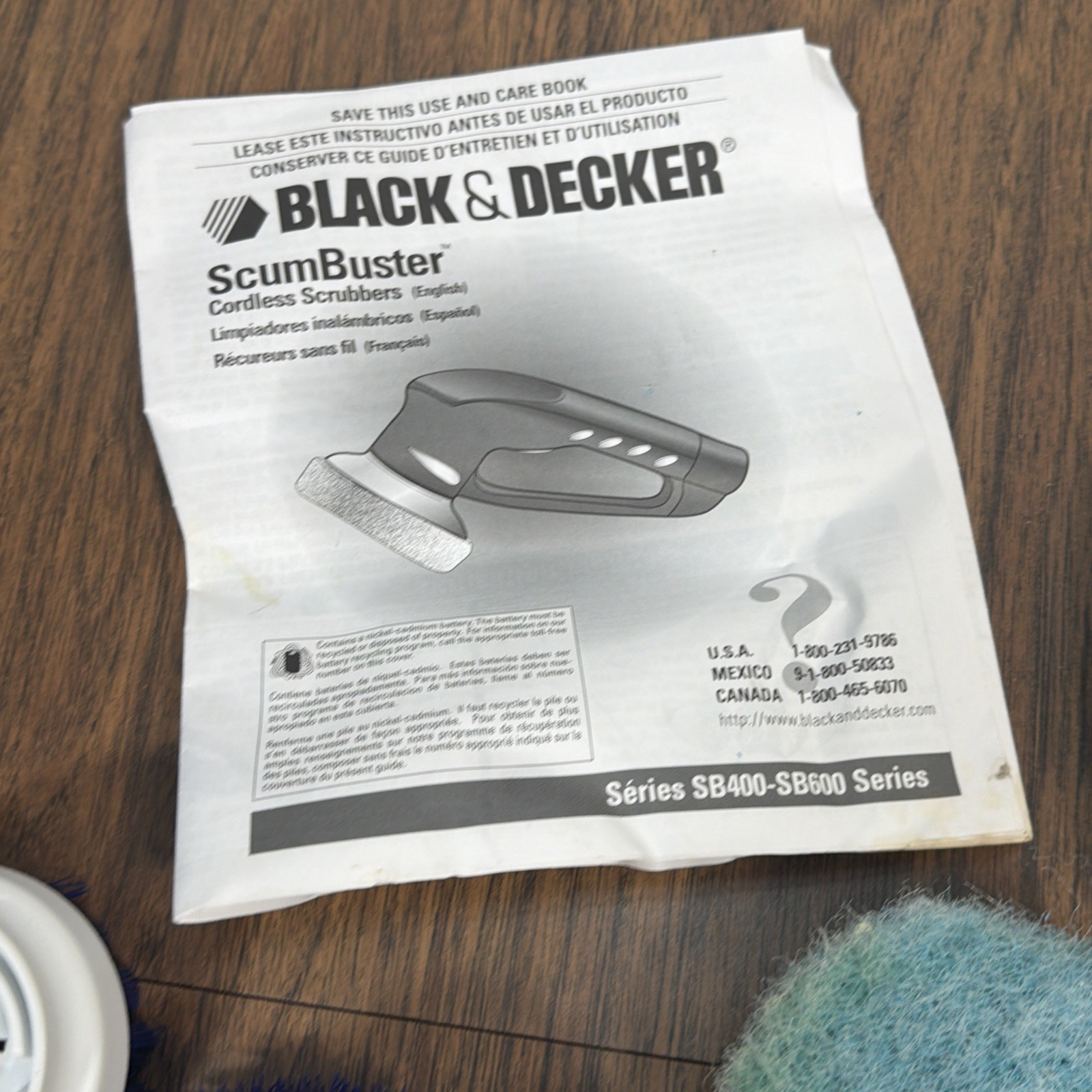 Black and Decker Scum Buster w/ Lot of Accessories, NO BATTERY or Charger SB400