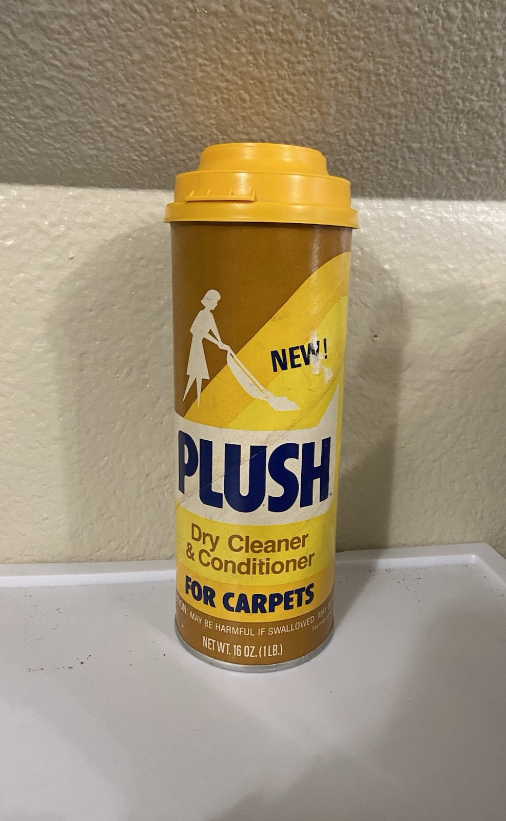 Plush Carpet Dry Cleaner Conditioner 16oz Canister Vintage Movie Prop Air Wick