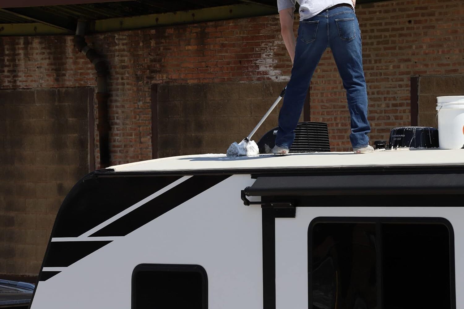 Rubber Roof Cleaner Safely Removes Build Up on The Roofs RVs Camper Pop-Ups New