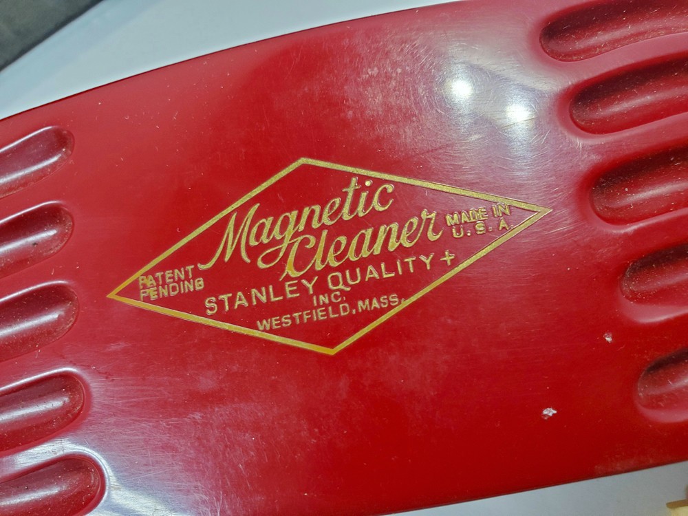 1950s STANLEY MAGNETIC CLEANER Red Black Bakelite Brush Original Box & Papers