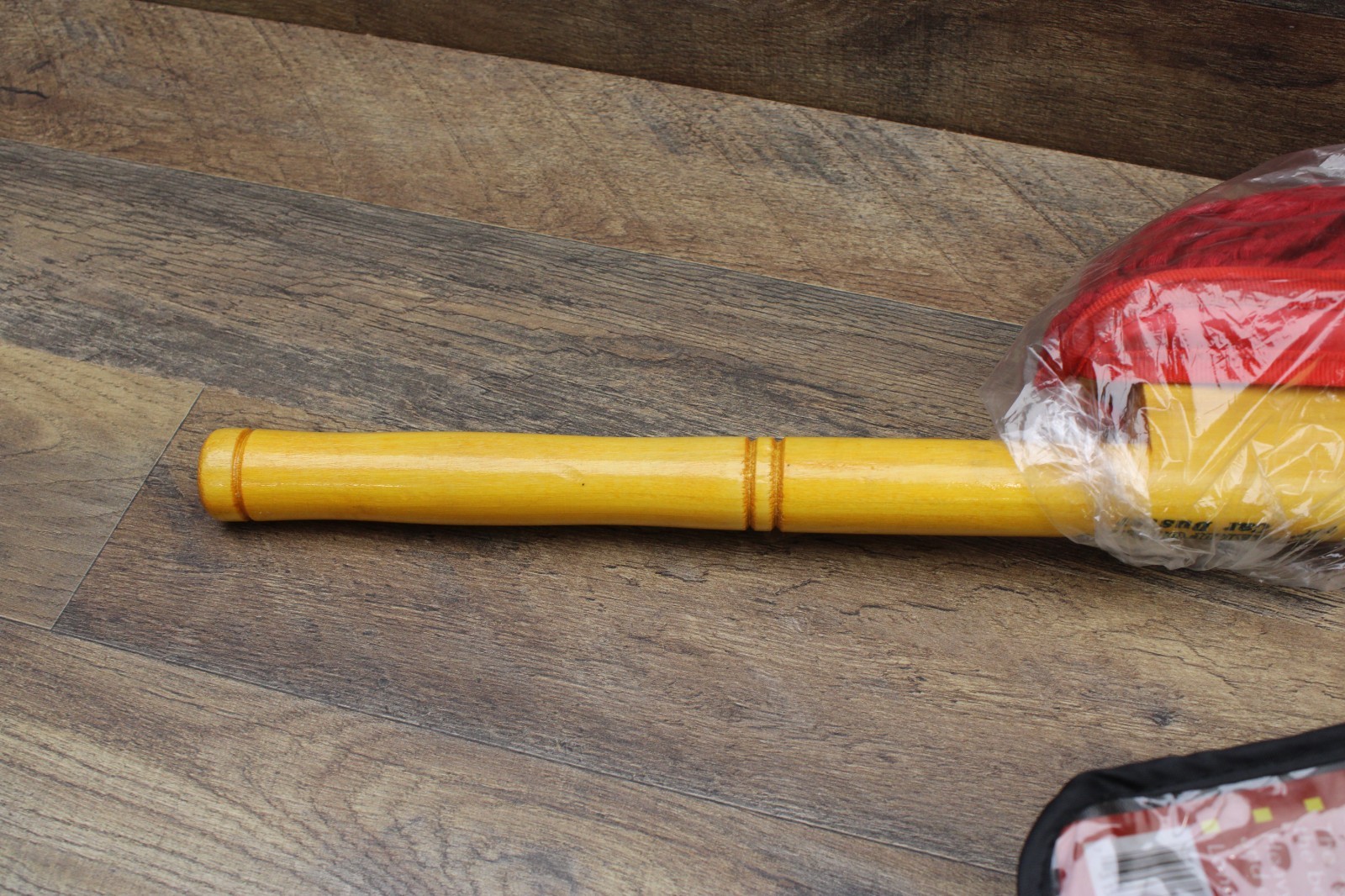 62442 Standard Car Duster with Wooden Handle,Red