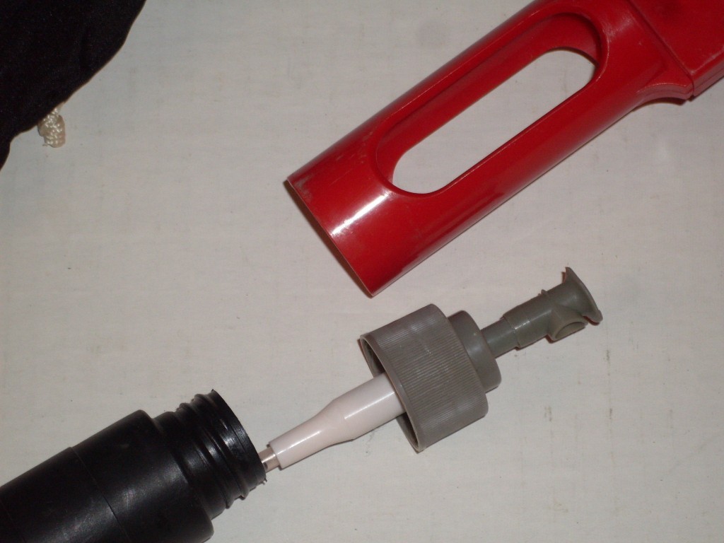 Windshield Sponge/Squeegee with Attached Cleaner Spray-reservoir and Travel bag