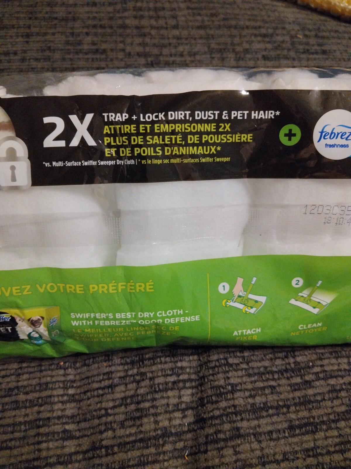 Swiffer Heavy Duty Pet Dry Cloth Pad Refills, Febreze Odor Defense (4 Count)