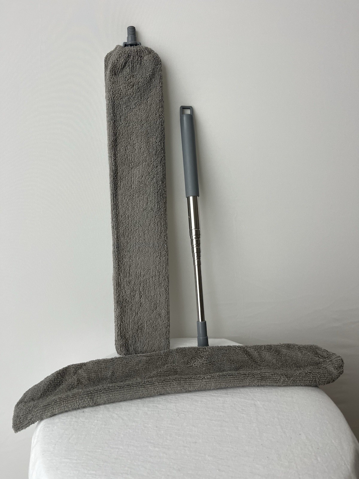 Retractable Gap Dust Cleaning Tool with 2 Microfiber Dusting Cloths,Flat Duster