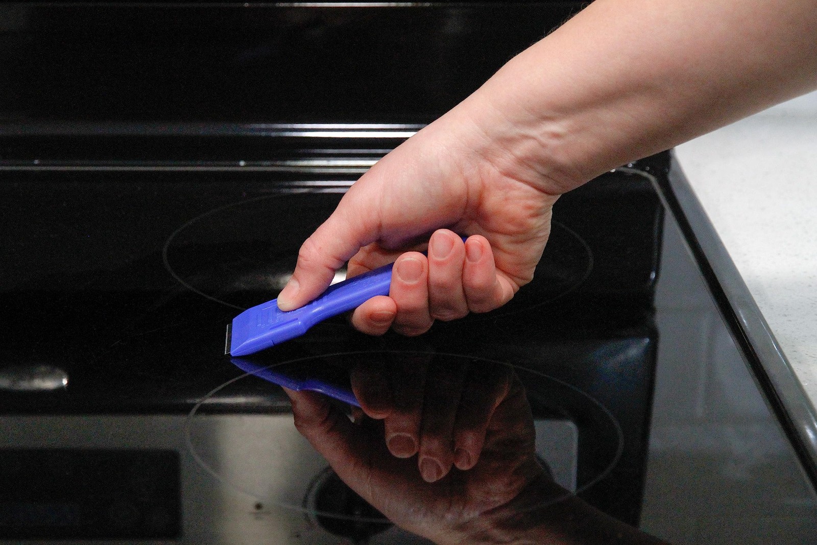 2 Piece Kitchen Cleaning Set Blue Razor Scraper and Non Abrasive Scrubbing Pad