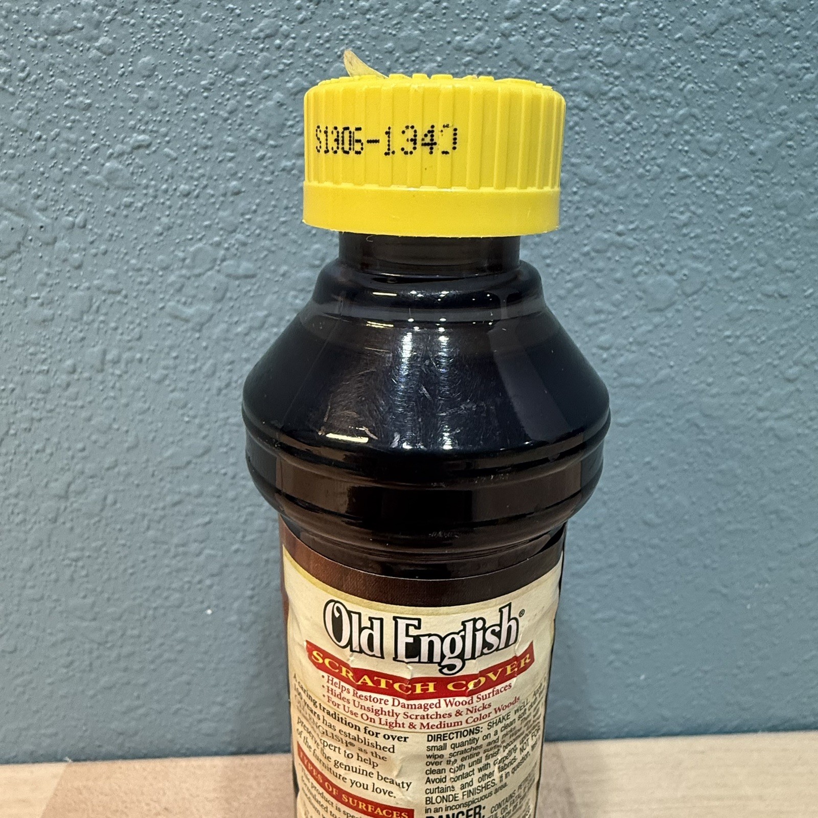 2001 Vintage Old English Furniture Scratch Cover For Light Wood 8 Oz Bottle NOS