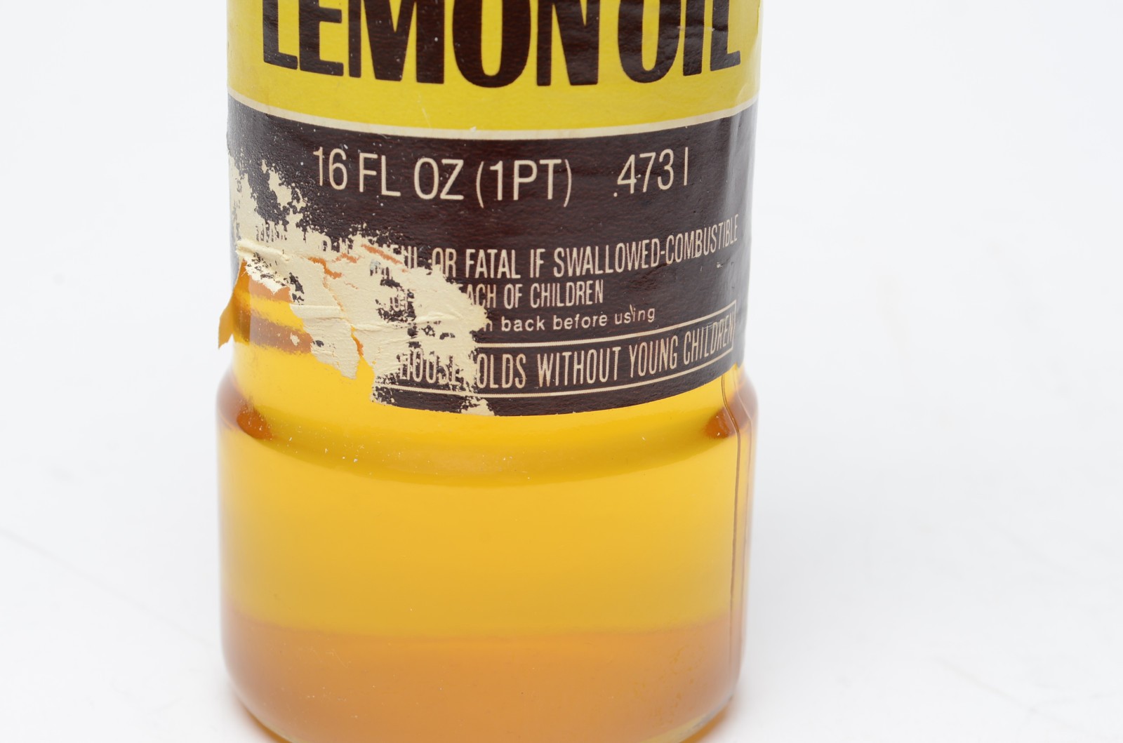Old English Lemon Oil Furniture Polish 16 fl oz Approx 60% Full Glass Vintage