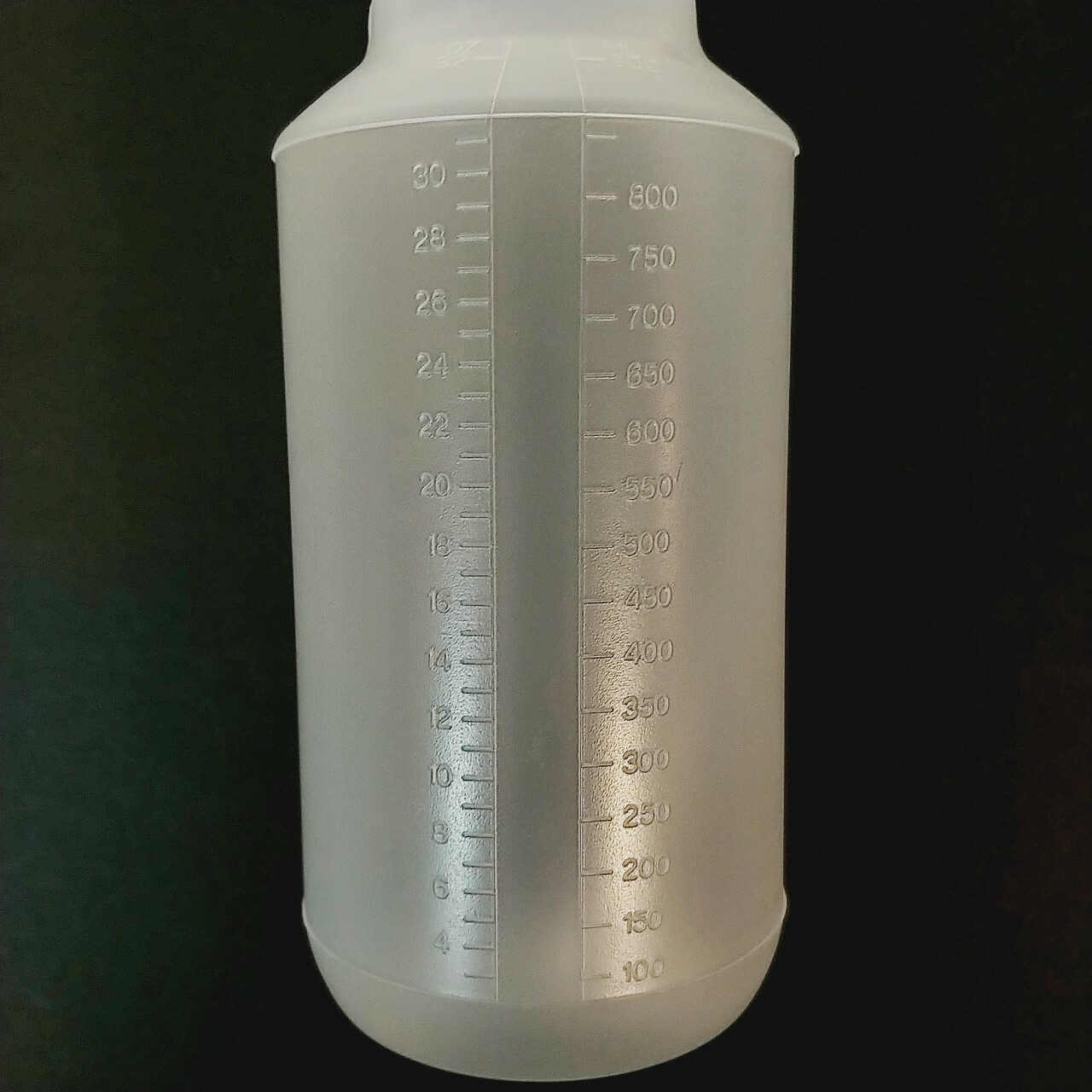 3 Pack 32 oz Heavy Duty Spray Bottle Plastic Trigger Chemical Resistant Sprayer