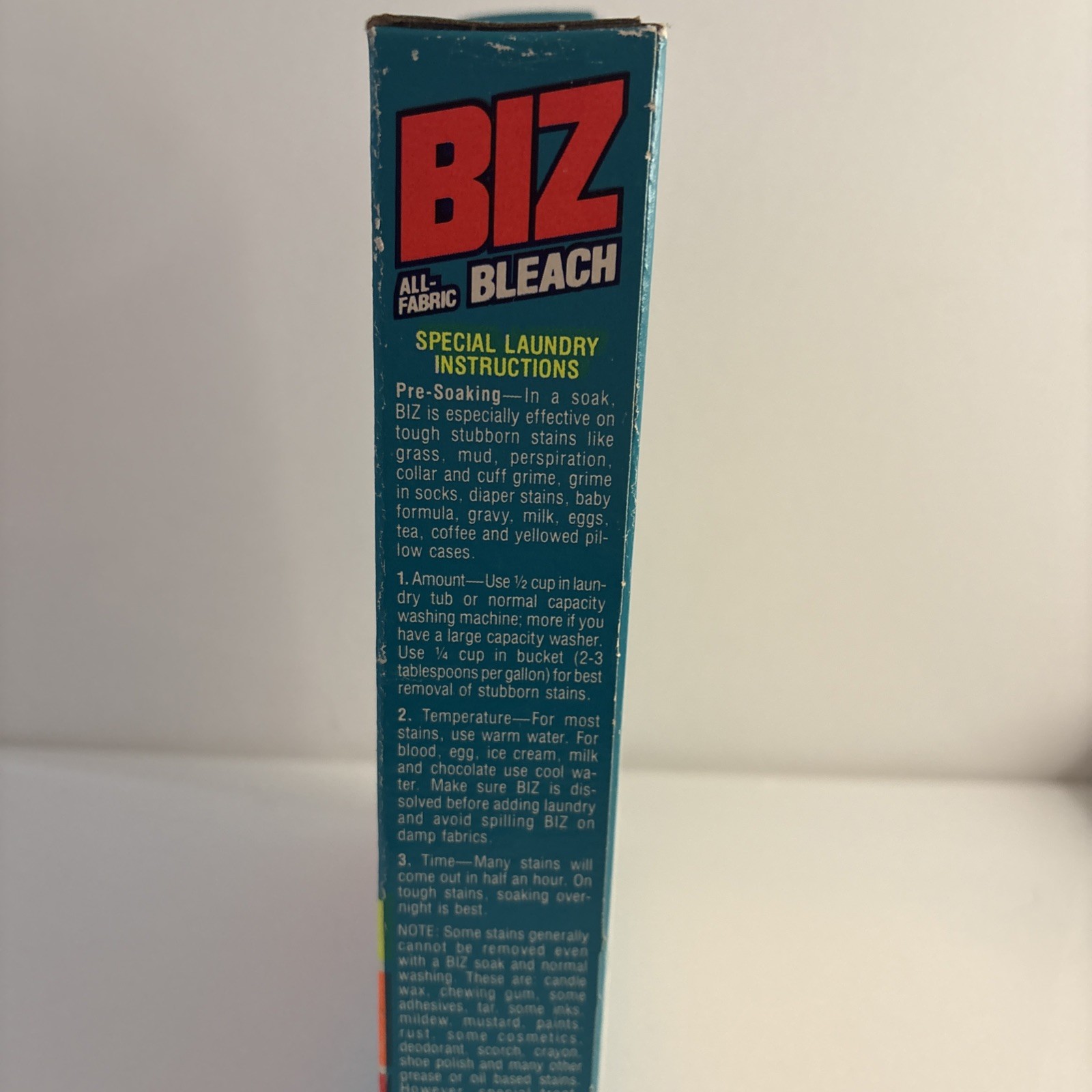 Vintage BIZ Bleach Laundry Detergent 30 Oz Proctor & Gamble UV Neon 25% Full