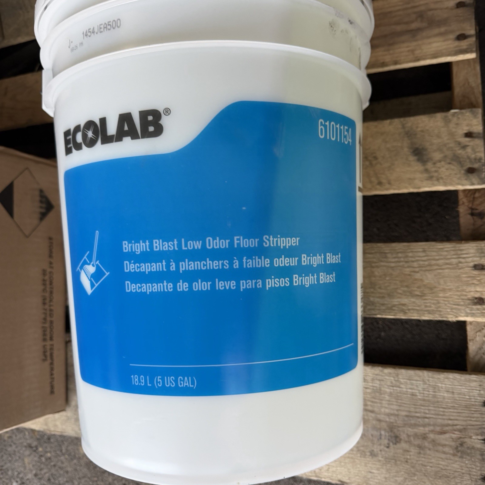 Ecolab 6101154 Bright blast Low Odor Floor Stripper 5 gallon bucket