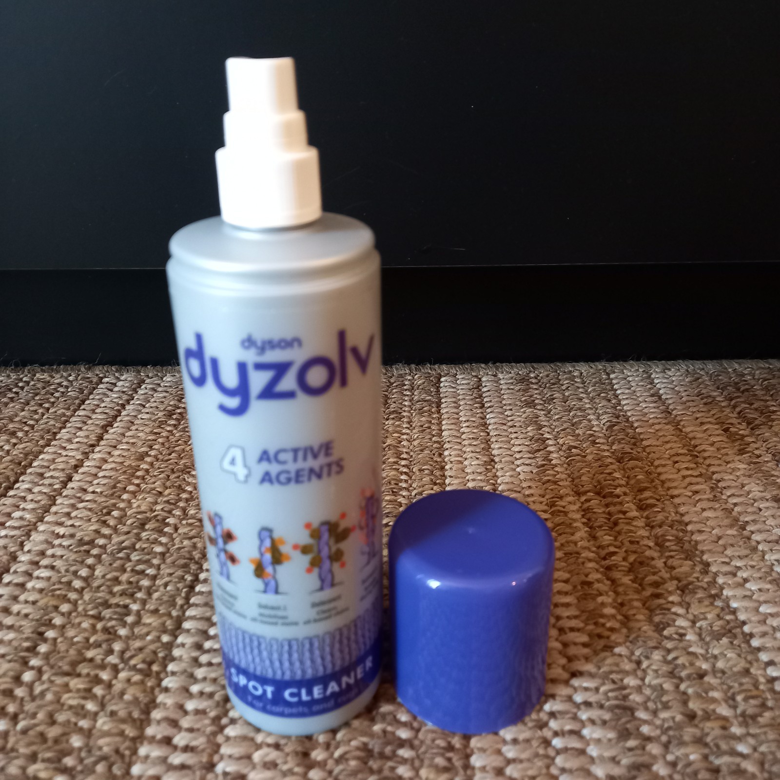 Dyson Dyzolv Spot Cleaner 8.5 fl oz Disolves Stains Disolver