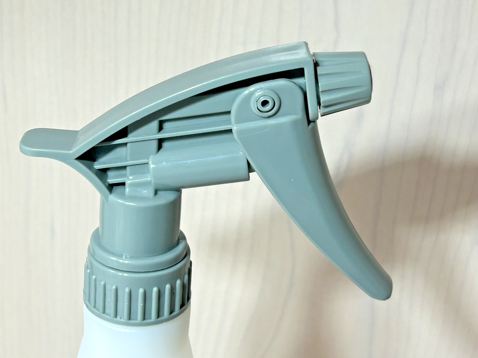 Heavy Duty 27oz Plastic Spray Bottles With Extra Sprayer